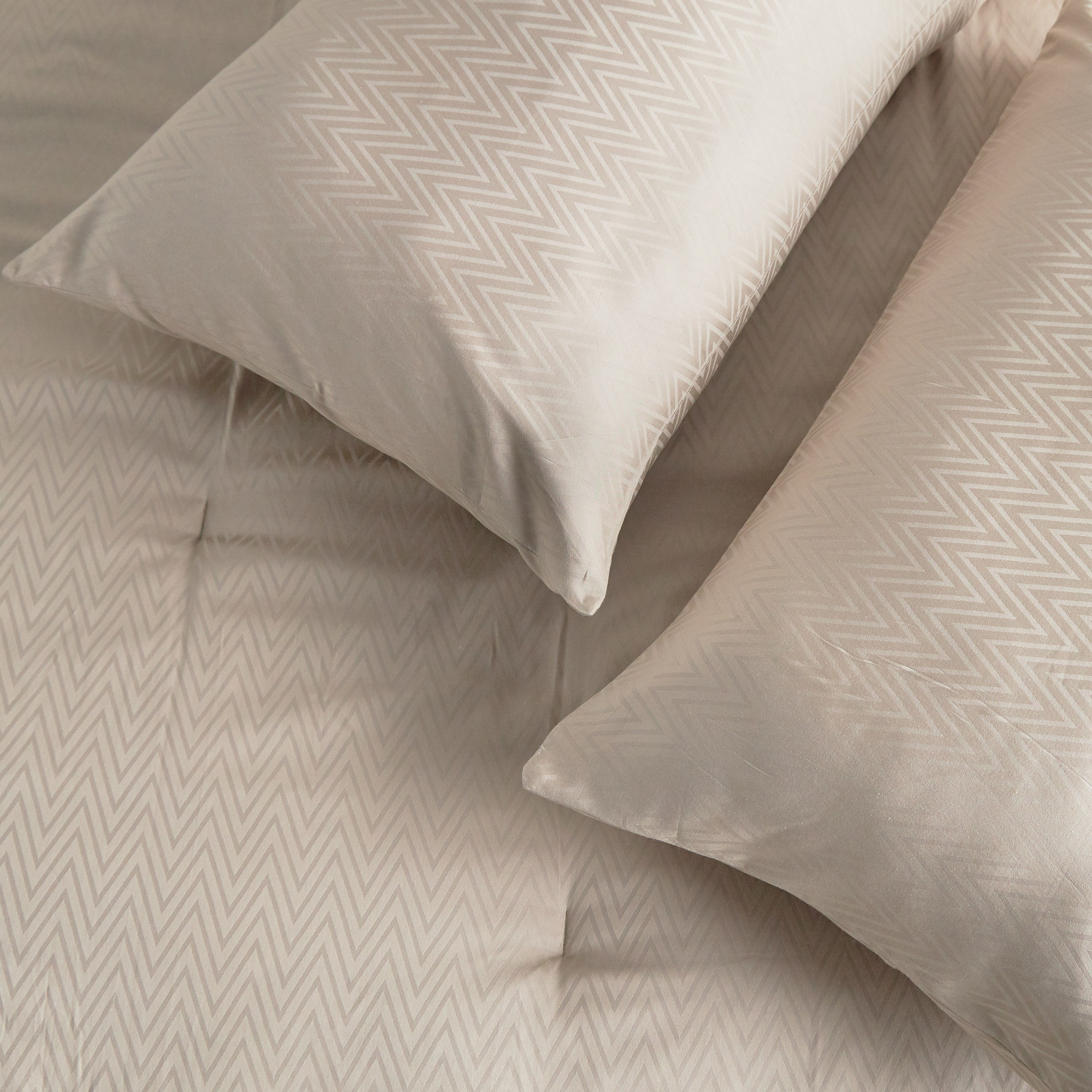Aspen Cotton Bamboo Sateen Jacquard 300 Thread Count 3-Piece Super King Comforter Set - 250x260 cm-household-bedding-comfortersandbedspreads-comforters-image-3