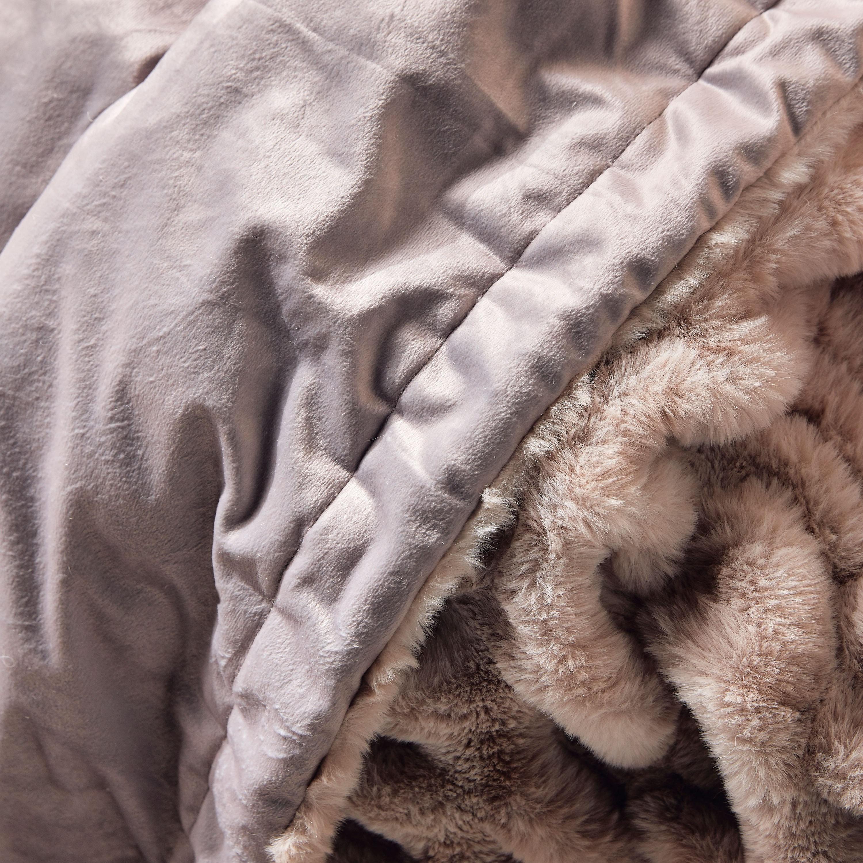 Trieste Rabbit Fur Blanket - 150x200 cm-household-cushionsandthrows-throwsandblankets-blankets-image-3