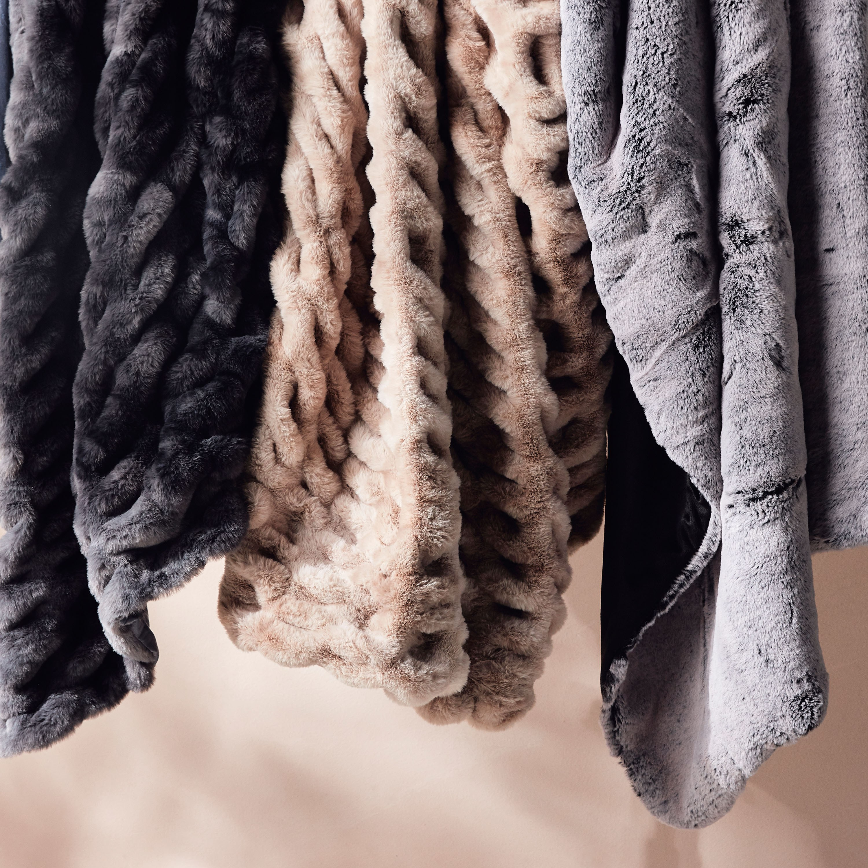 Trieste Rabbit Fur Blanket - 150x200 cm-household-cushionsandthrows-throwsandblankets-blankets-image-4