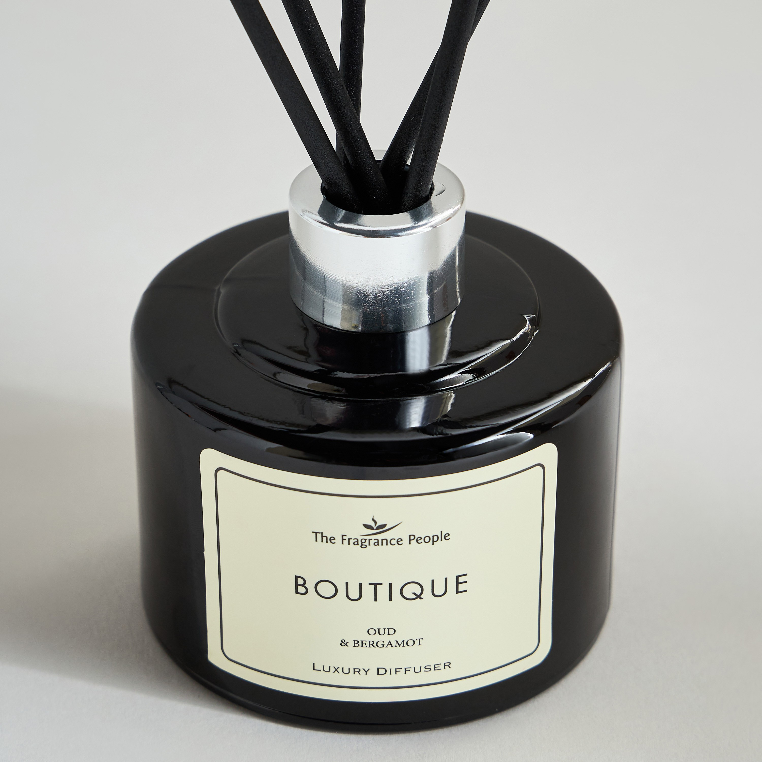 Boutique Black Oud and Bergamot Reed Diffuser - 200 ml-household-homefragrance-reeddiffusers-image-2