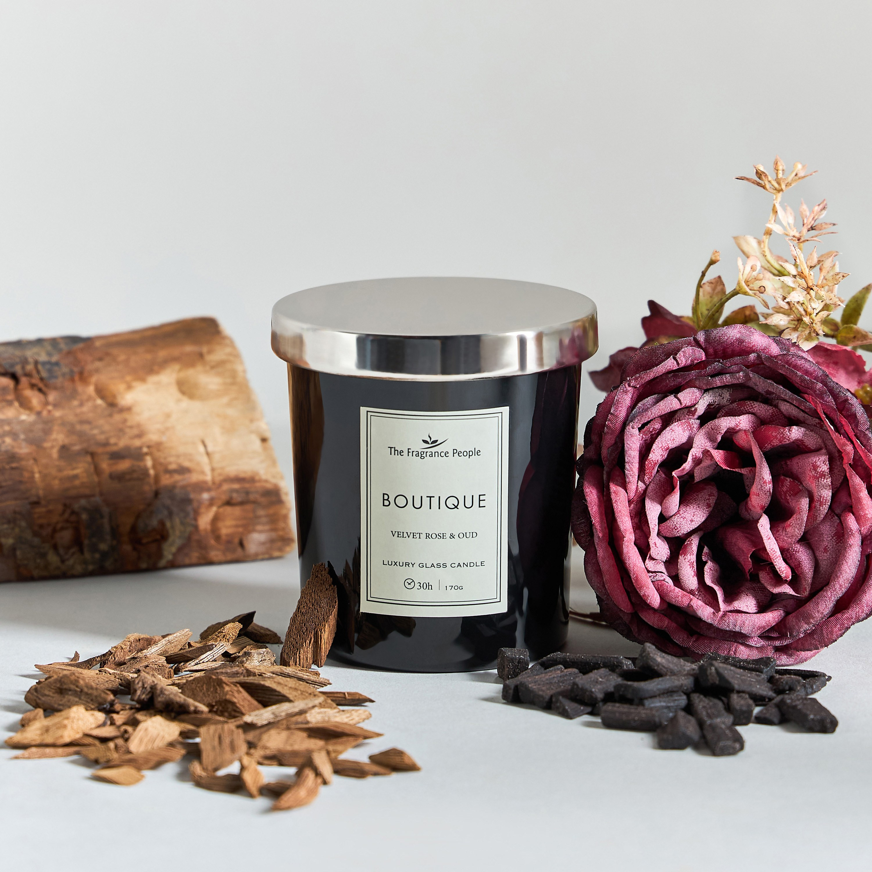 Boutique Black Velvet Rose and Oud Scented Jar Candle - 30 h