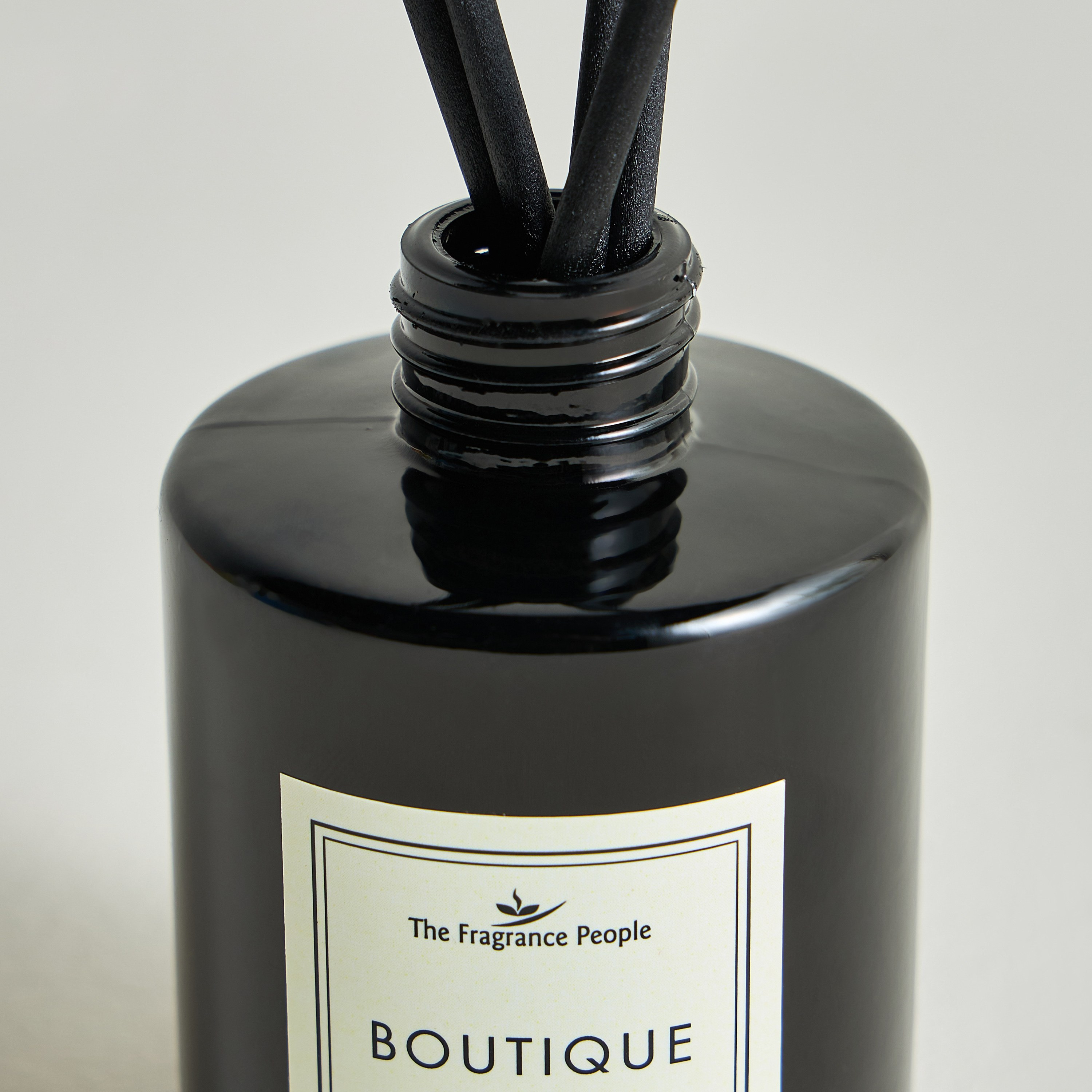 Boutique Black Oud and Bergamot Reed Diffuser - 100 ml-household-homefragrance-reeddiffusers-image-3