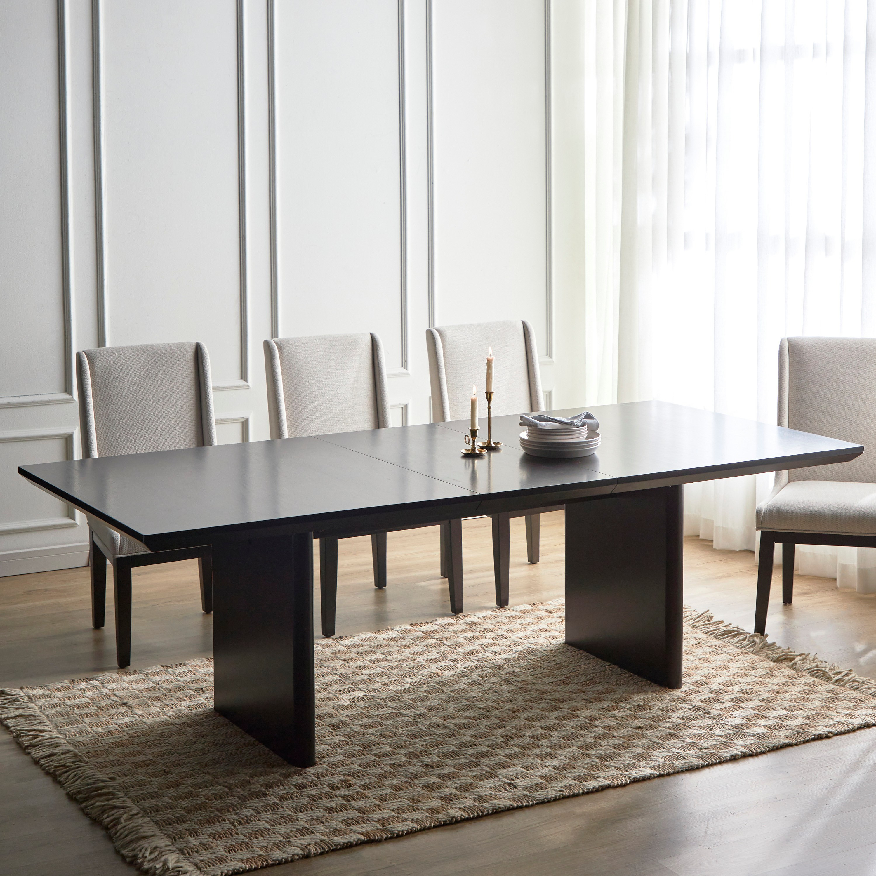 Extendable dining store table with bench