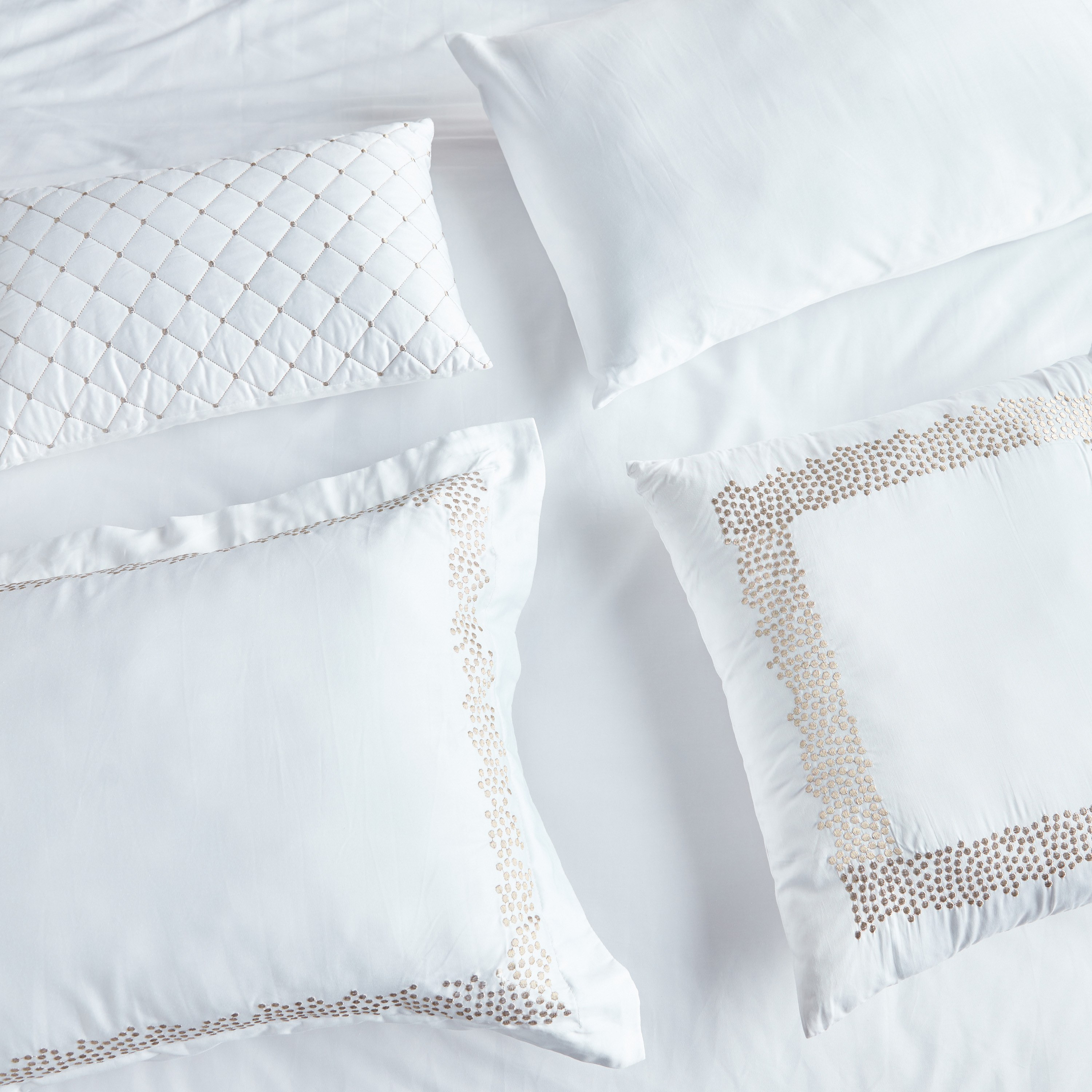 طقم لحاف وشرشف سوبر كينج 8 قطع قطن عدد خيوط 300 بتطريز منقط - أيكات - 250x260 سم-household-bedding-comfortersandbedspreads-bedinabag-image-4