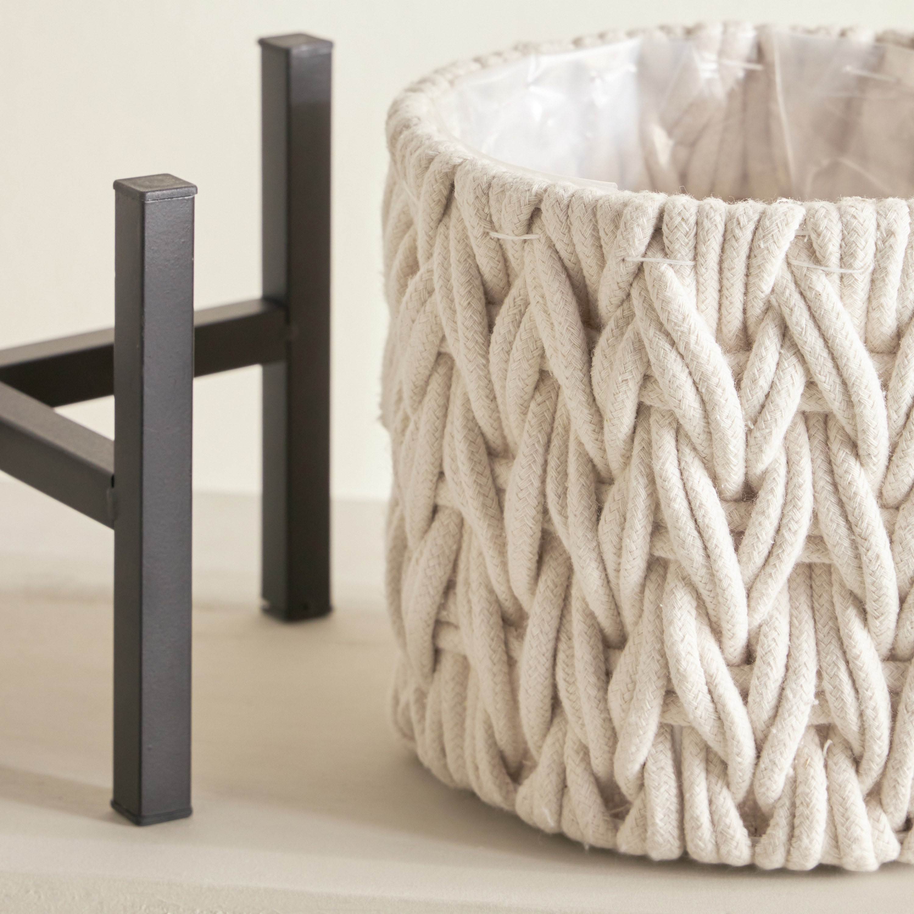 Plaits Natural Planter - 25 cm-household-gardenandoutdoor-potsandplanters-planters-image-3