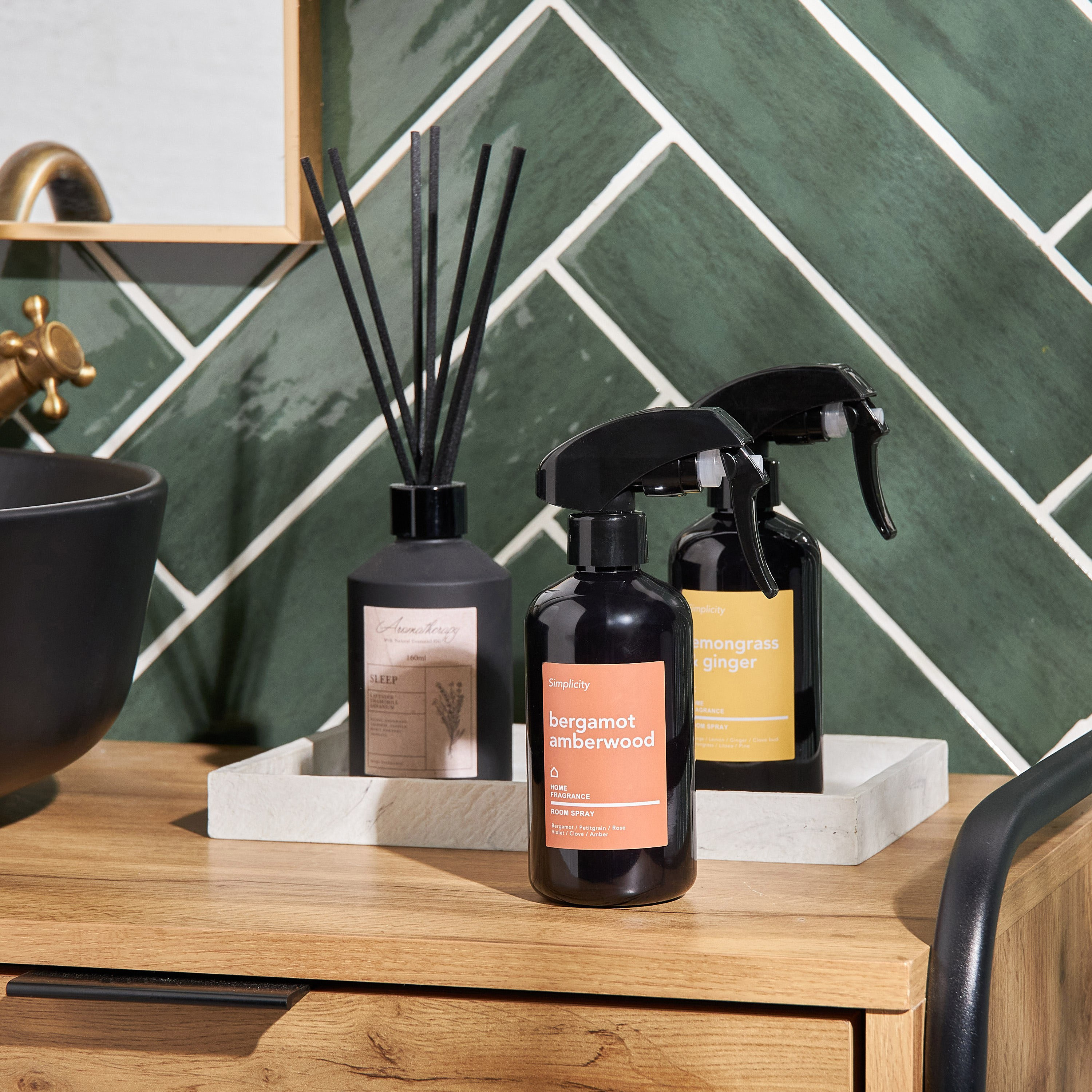 معطر غرف برائحة البرغموت وخشب العنبر - سيمبليسيتي - 240 مل-household-homefragrance-homesprays-image-3
