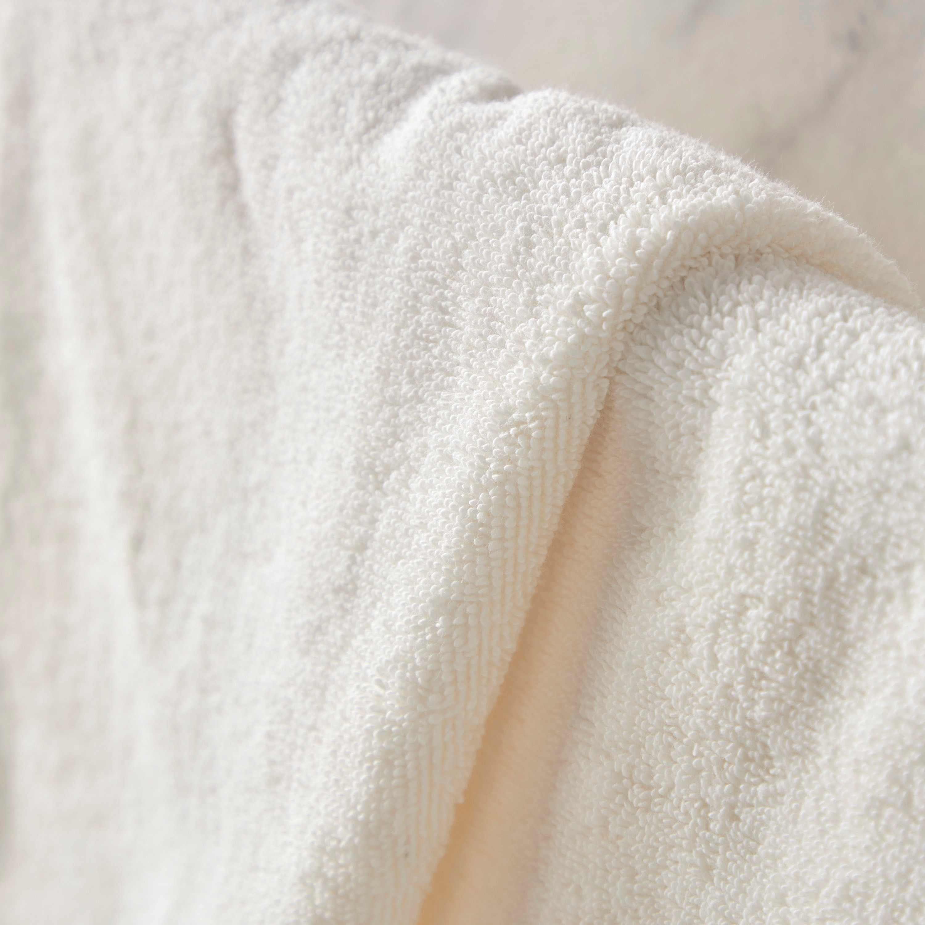 Lusture Bath Towel - 50x100 cm-household-bathandlaundry-bathlinen-towels-image-2