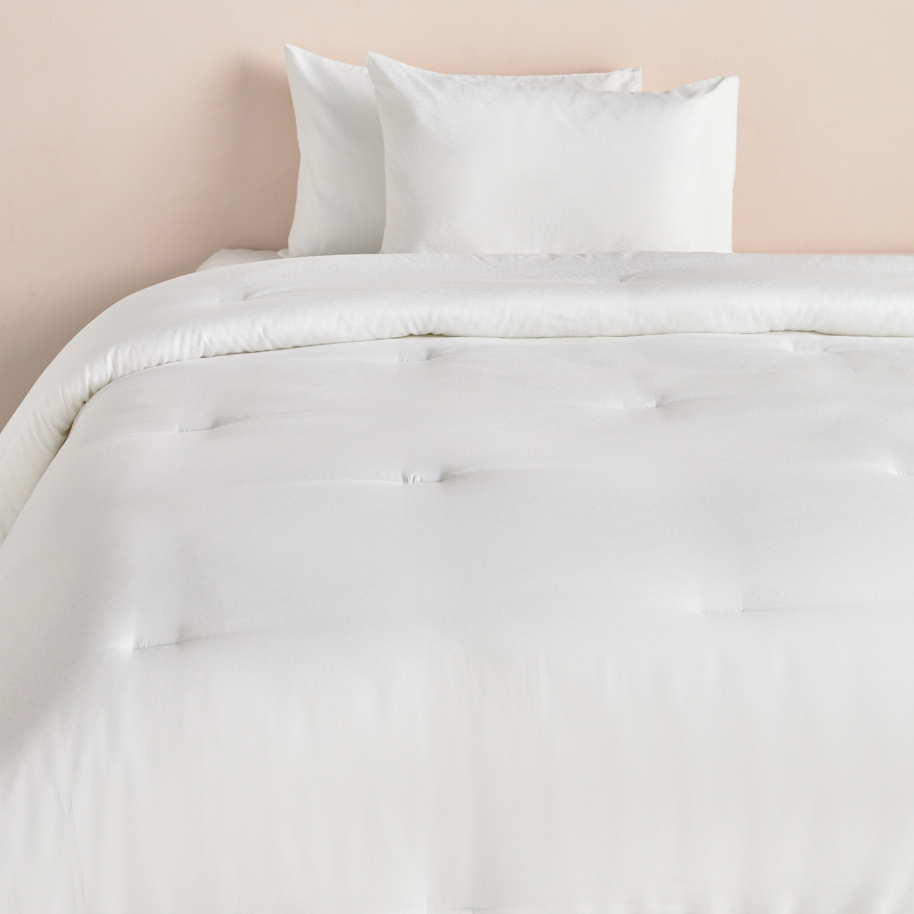 Plain white comforter deals queen