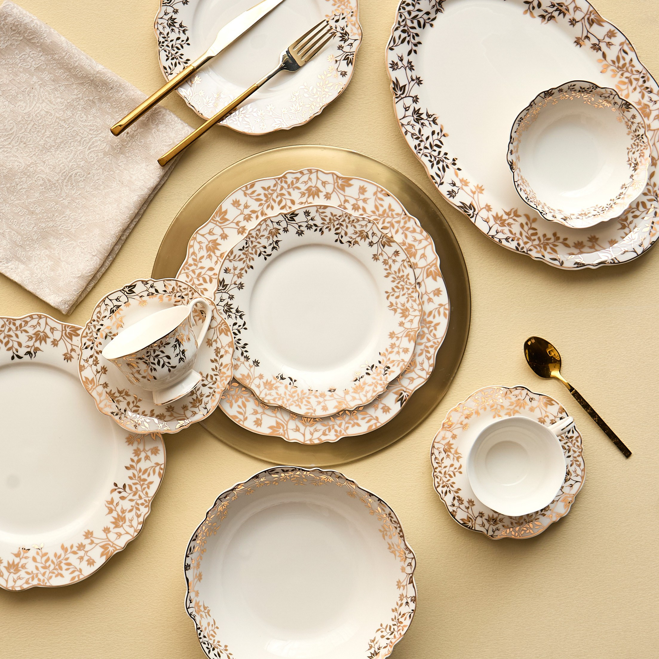 Faye 44-Piece New Bone China Dinner Set - Serves 8