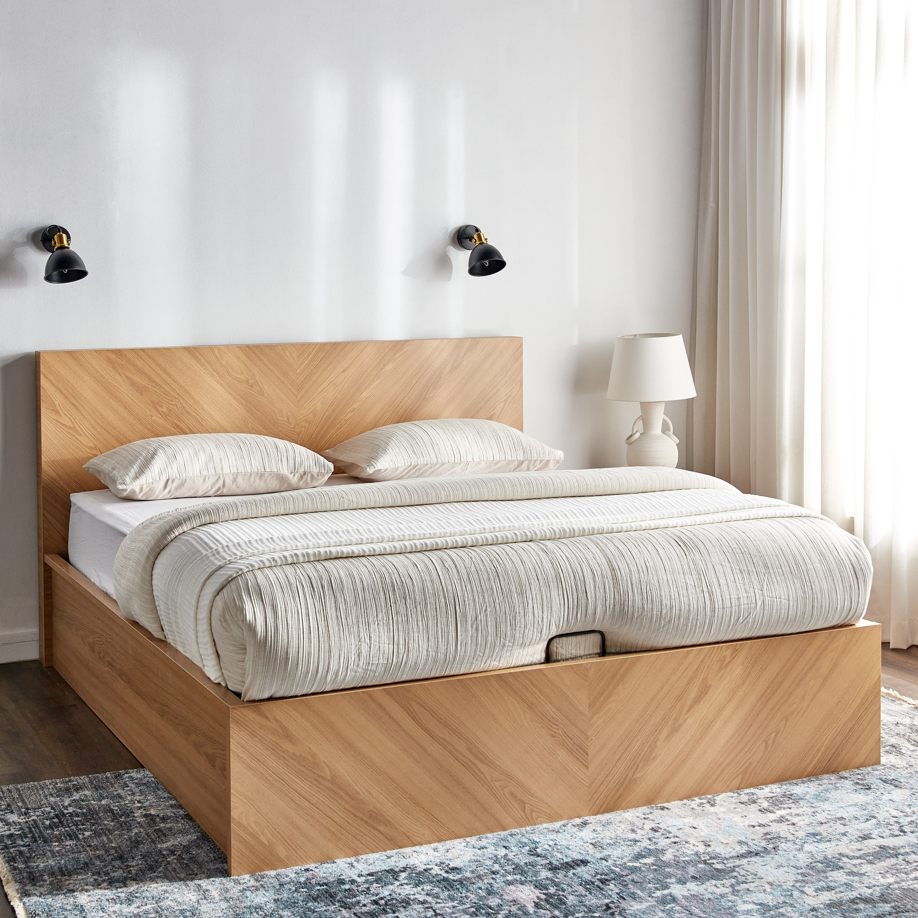 Chevvy King Bed with Hydraulic Storage - 180x200 cm