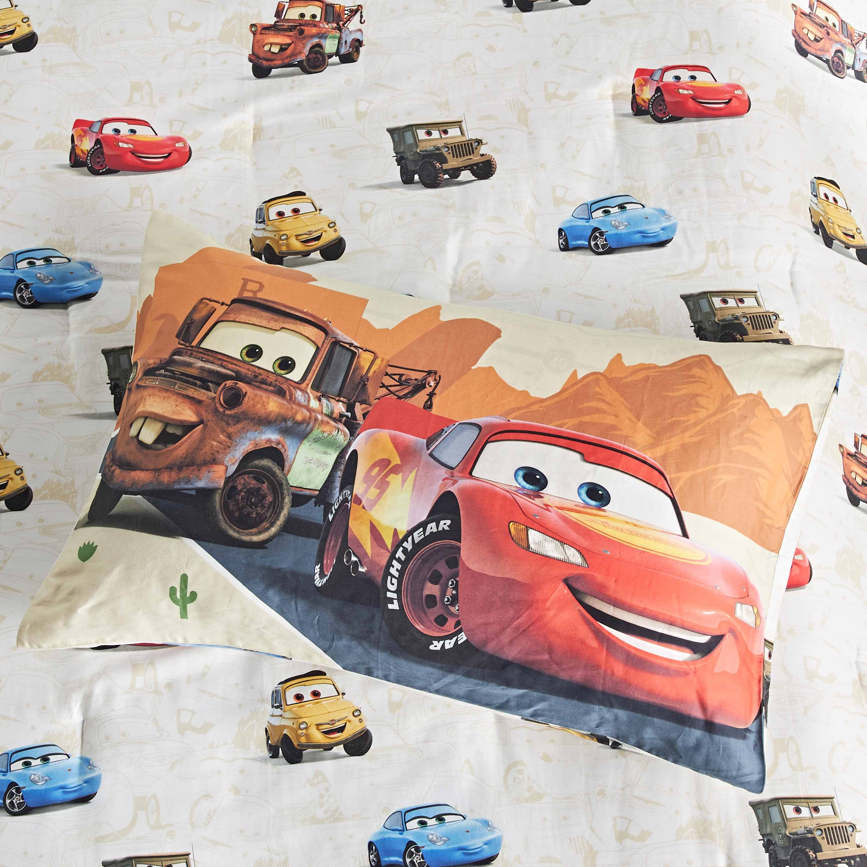 طقم لحاف كامل قابل للعكس كارز أون ذا رود - ديزني - 160x220 سم-babyandkids-beddingandwindows-bedding-comforters-image-4