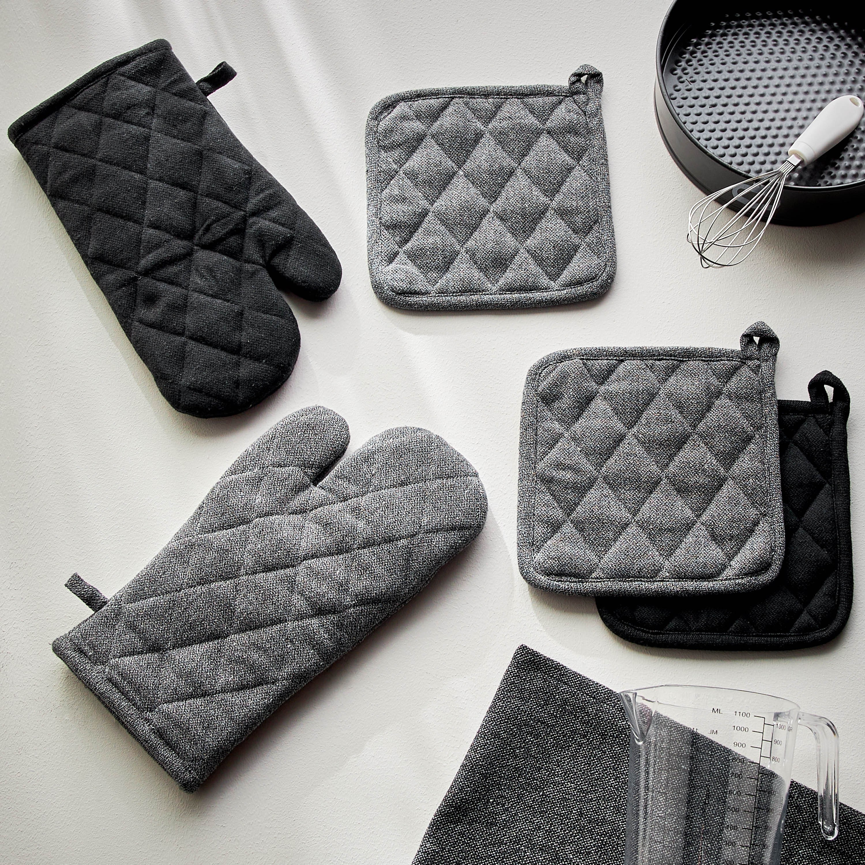 Charcoal Chambray Pot Holder - Set of 2-household-kitchen-kitchenlinen-apronsmittsandpotholders-image-3