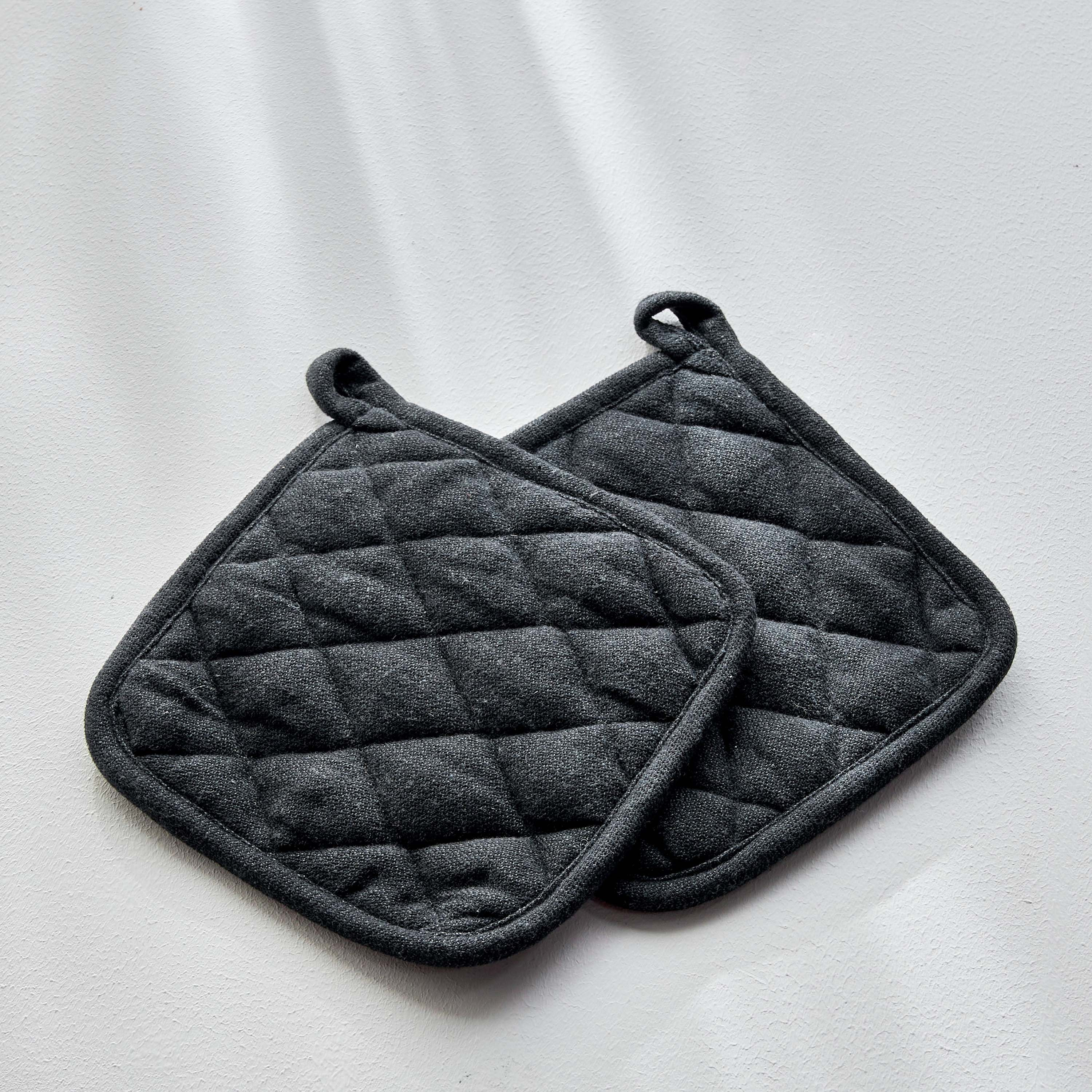 Charcoal Chambray Pot Holder - Set of 2-household-kitchen-kitchenlinen-apronsmittsandpotholders-image-1