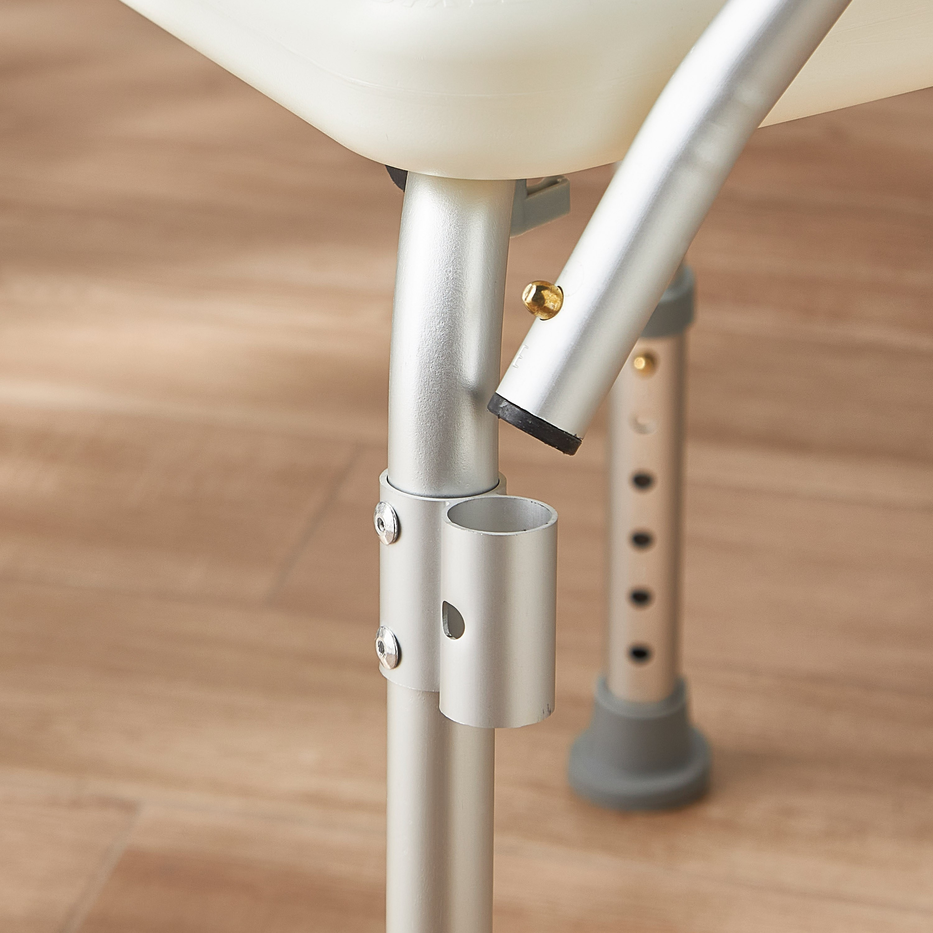 كرسي حمام - كومفورت-household-bathandlaundry-bathroomorganizing-laddersandstools-image-4