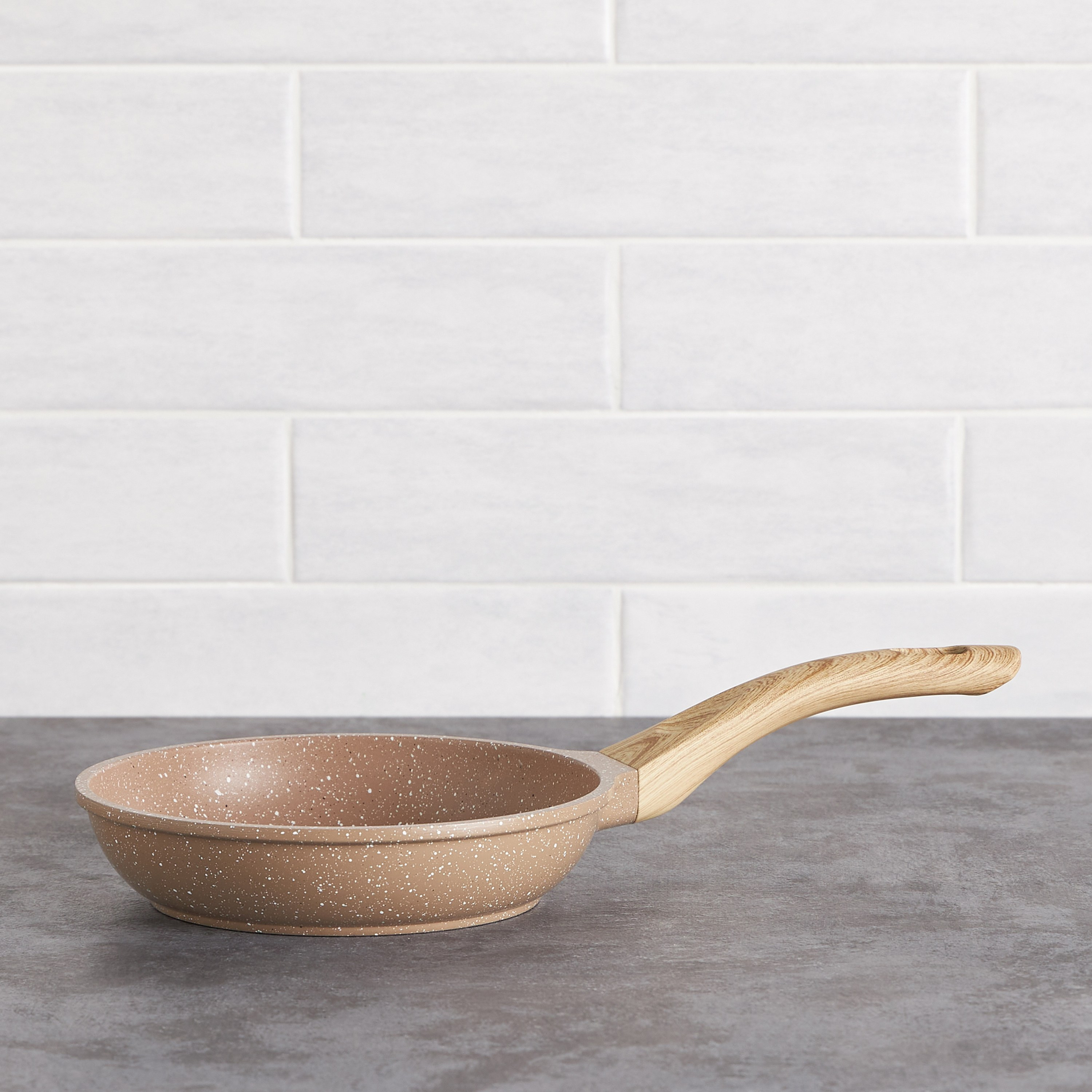 مقلاة ألومنيوم - مارشميلو-household-kitchen-cookware-potsandpans-image-1