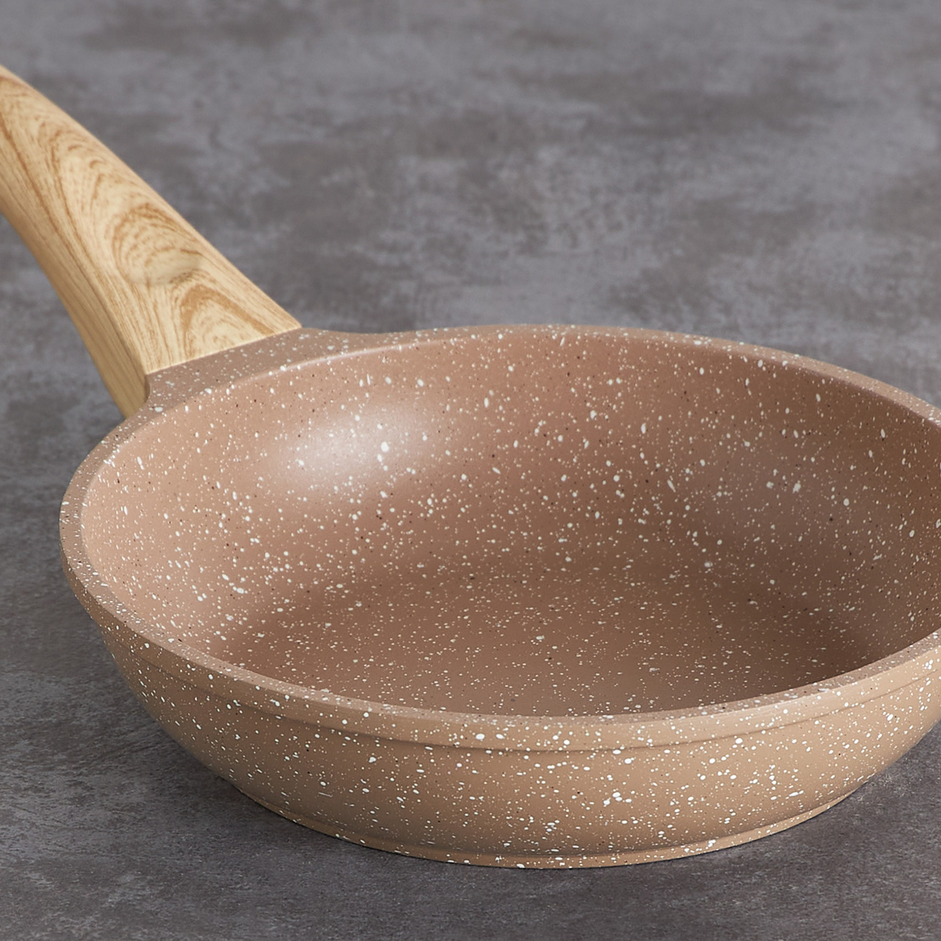 مقلاة ألومنيوم - مارشميلو-household-kitchen-cookware-potsandpans-image-2