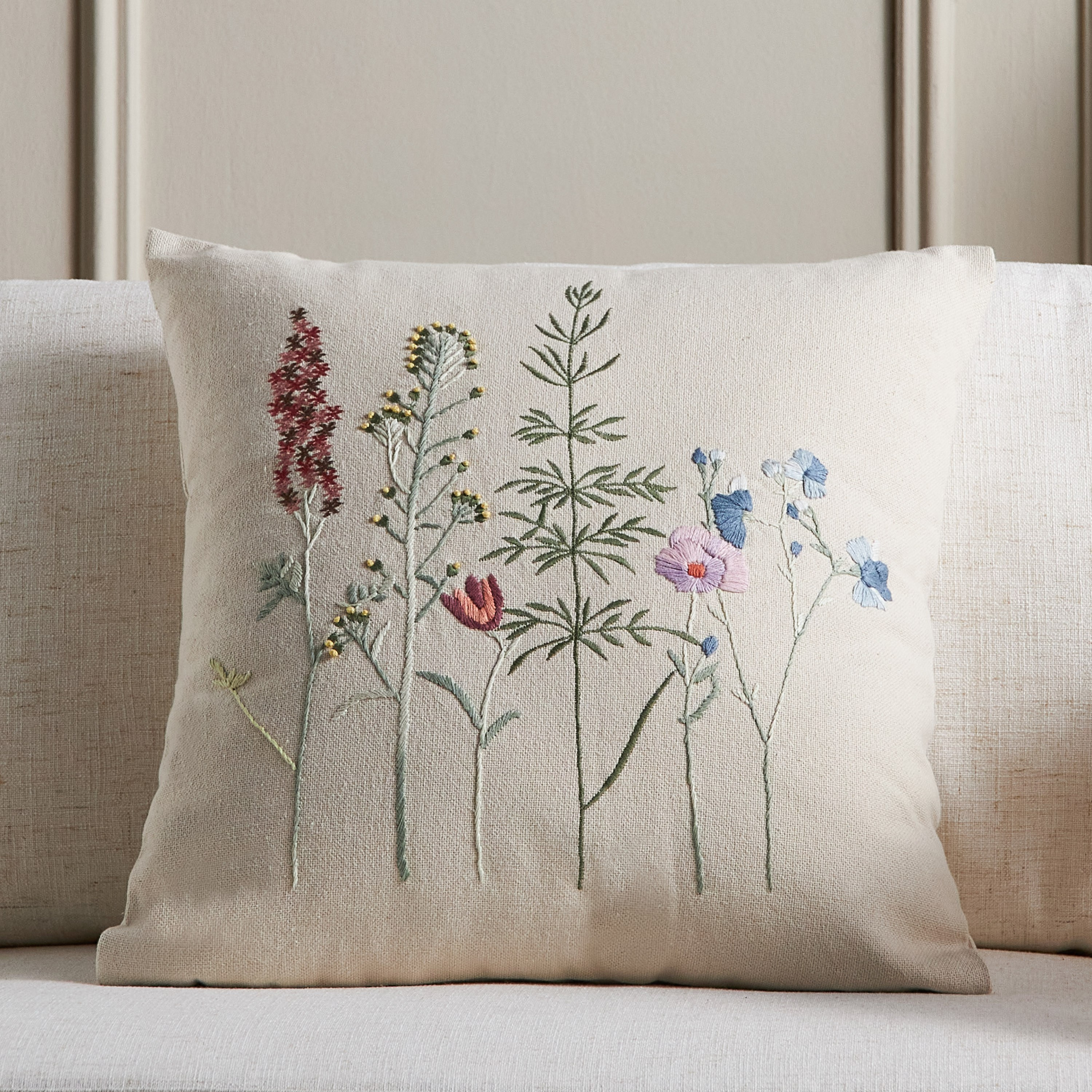 وسادة محشوة مطرّزة - هيربس - 50x50 سم-household-cushionsandthrows-filledcushions-decorativecushions-image-1