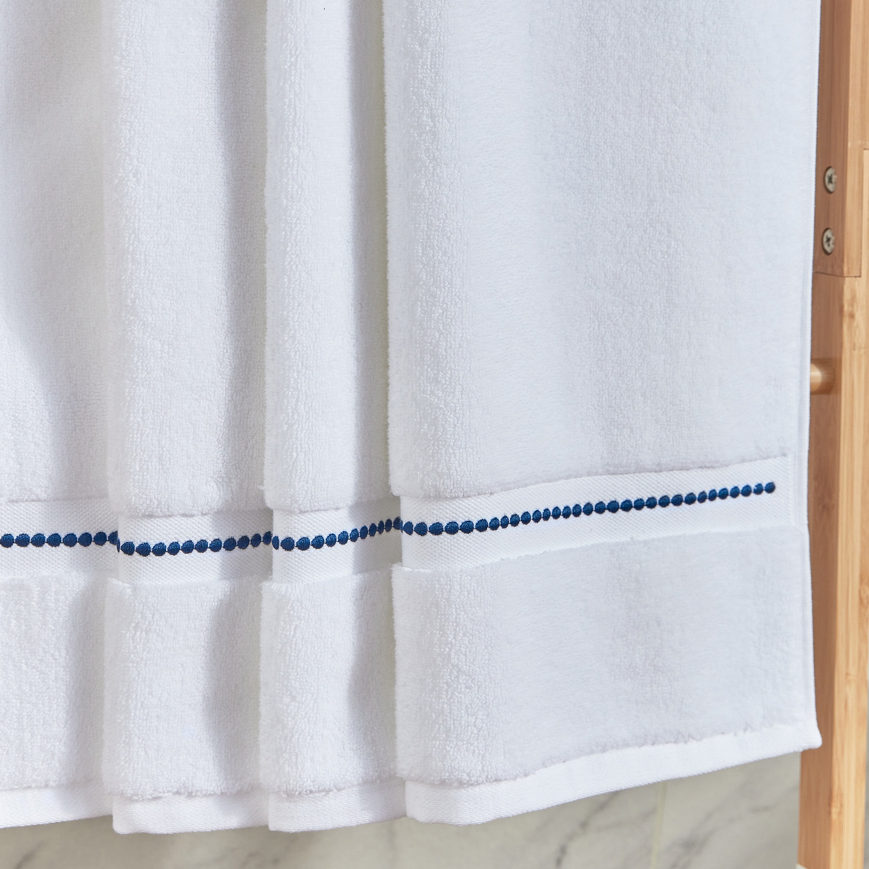 Varsailles Bath Towel - 84x150 cm-household-bathandlaundry-bathlinen-towels-image-2
