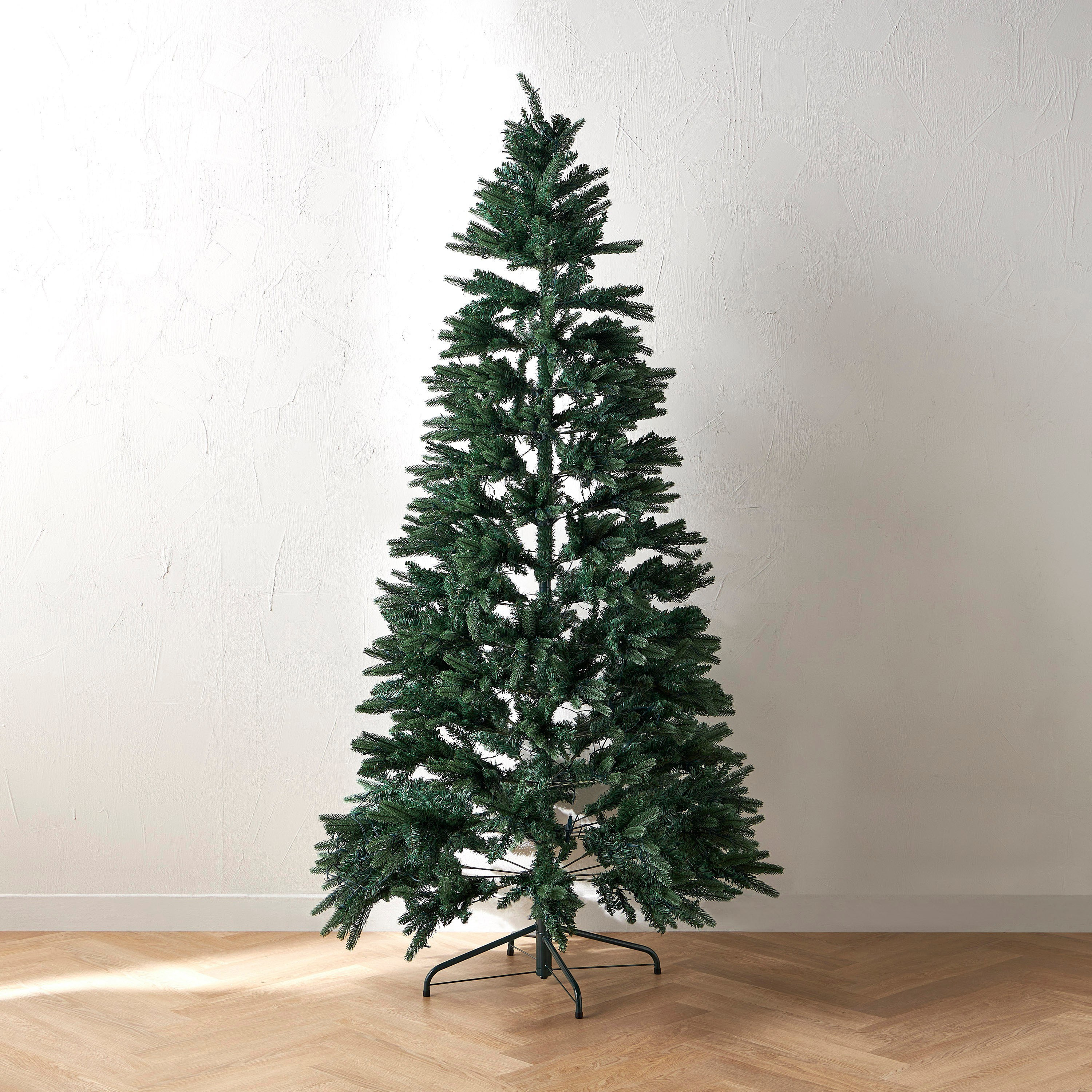 Exeter 893-LED Superbright Pre-Lit Christmas Tree with 1821 Tips - 8 feet