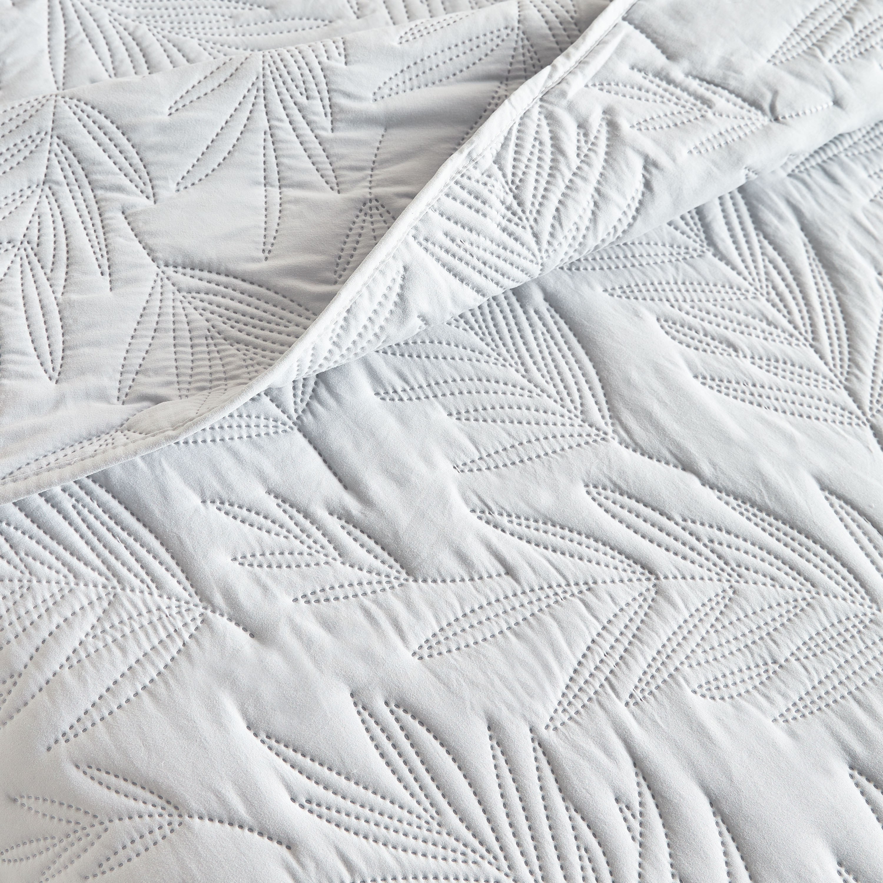 Justine 2-Piece Full Bedspread Set - 160x240-household-bedding-comfortersandbedspreads-bedspreads-image-4