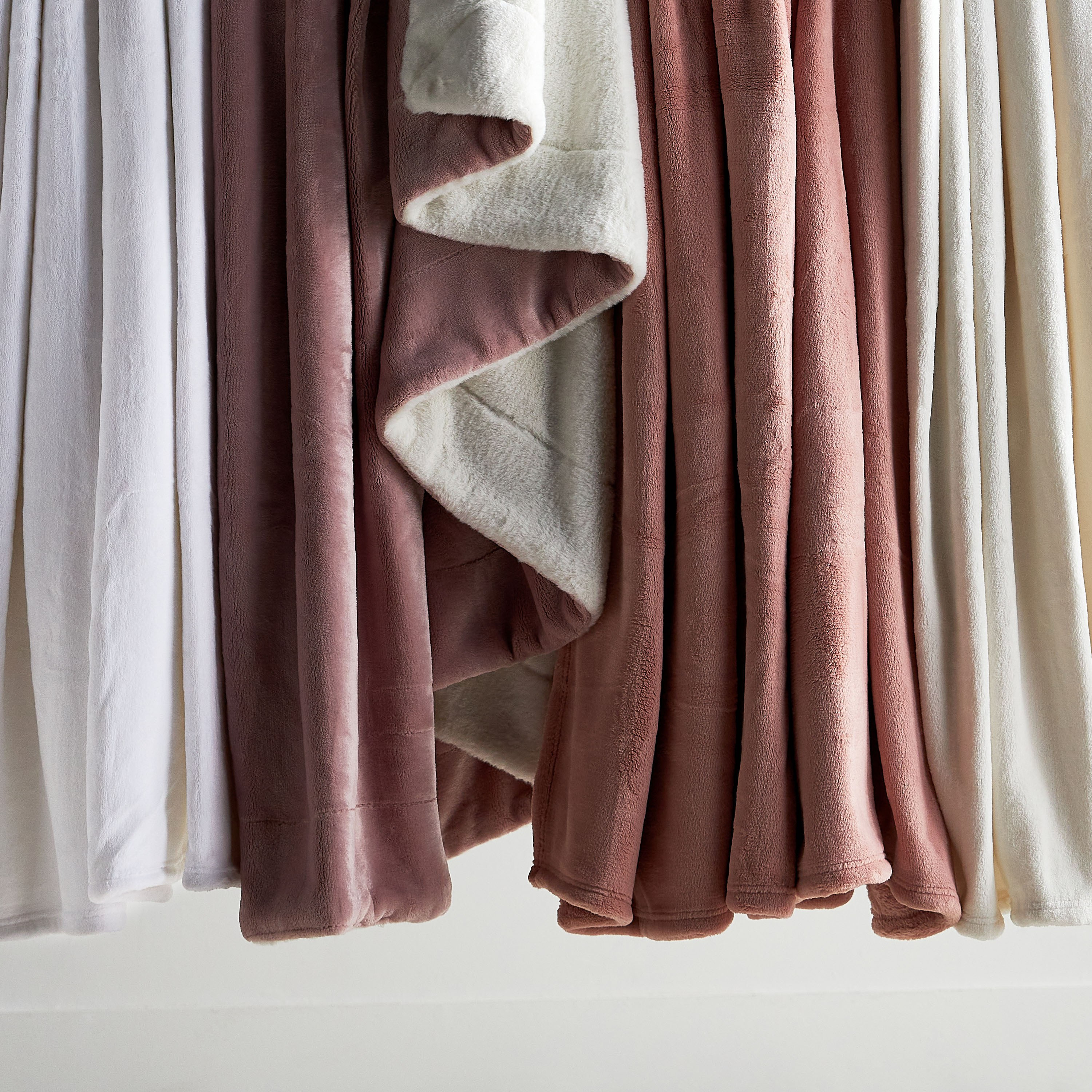 Coral Fleece Blanket - 130x170 cm-household-cushionsandthrows-throwsandblankets-blankets-image-3
