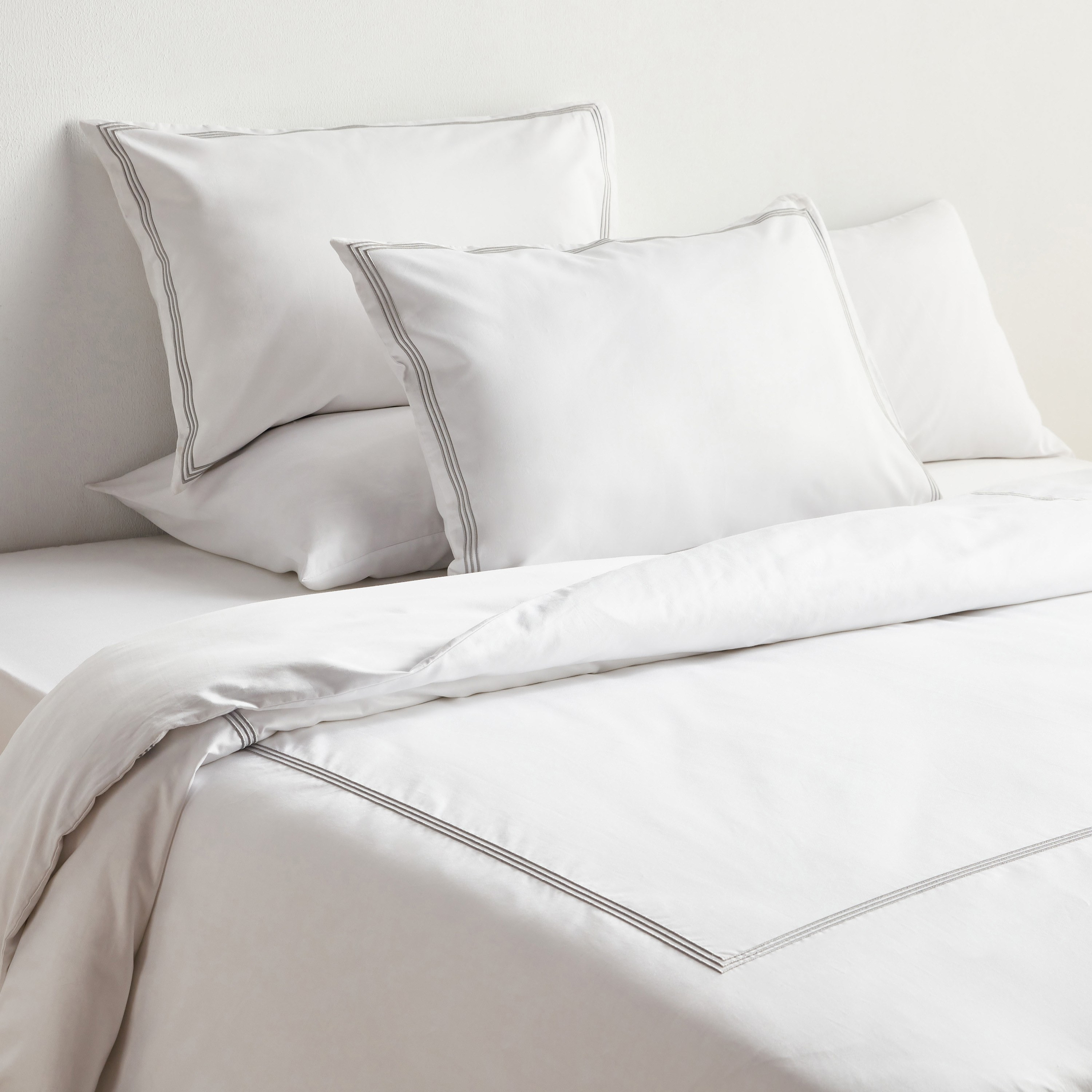 Verona Egyptian Cotton Sateen 600 Thread Count 3-Piece Super King Duvet Cover Set - 260x220 cm-household-bedding-duvetandcovers-duvetcovers-image-1
