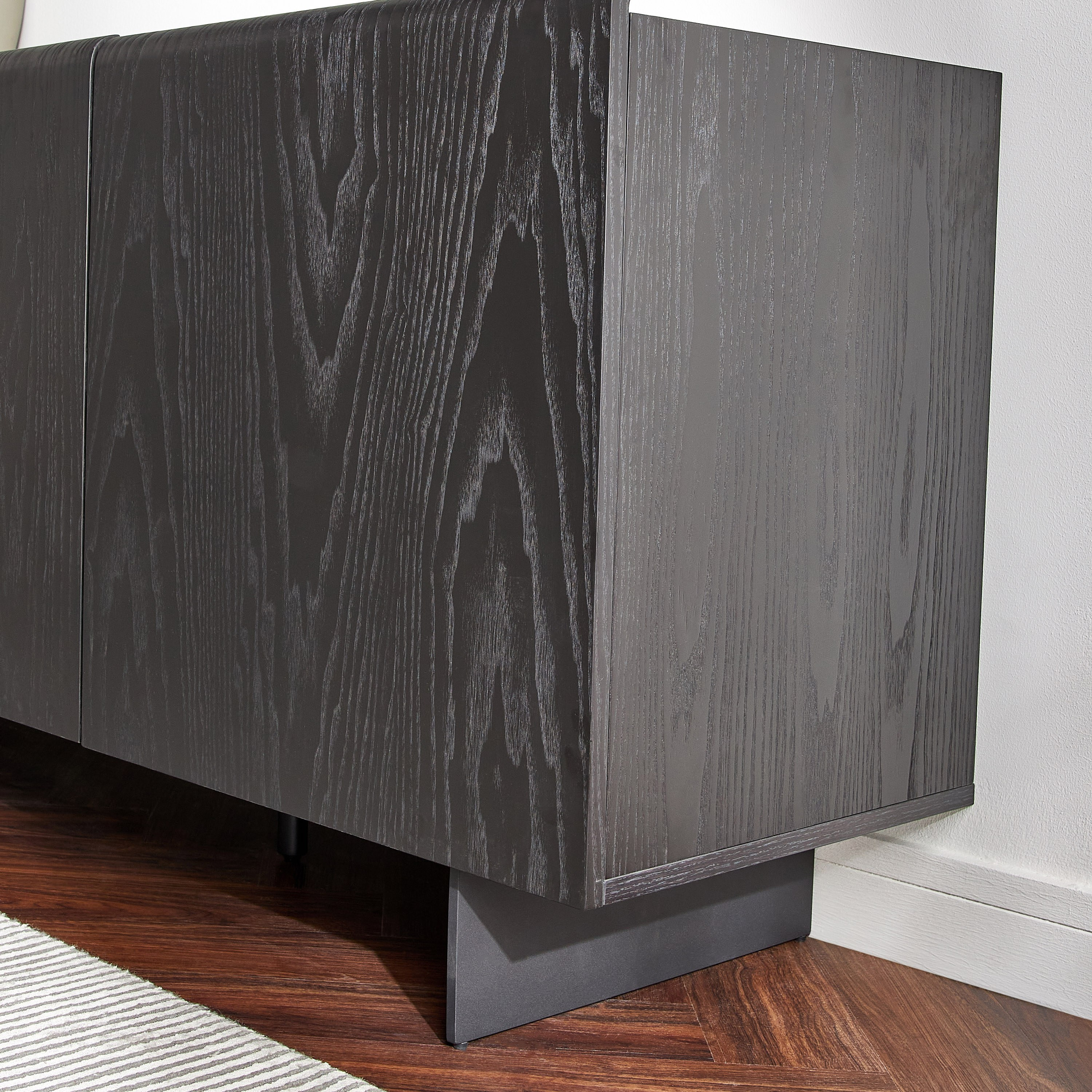 بوفيه - إنترتشيو-furniture-diningroom-buffethutchesandcurios-image-6