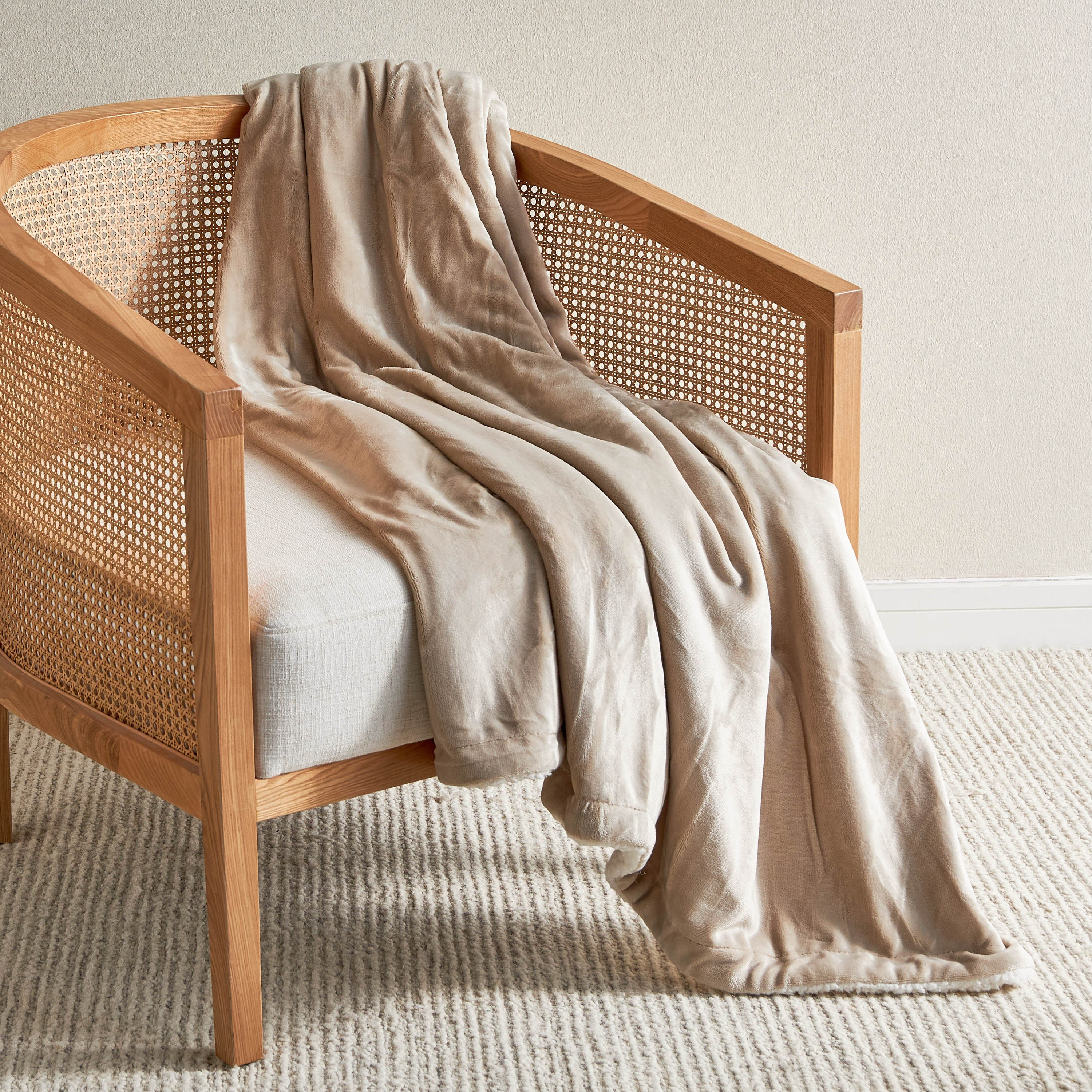Cloud Cozy Luxury Plush Blanket - 150x200 cm