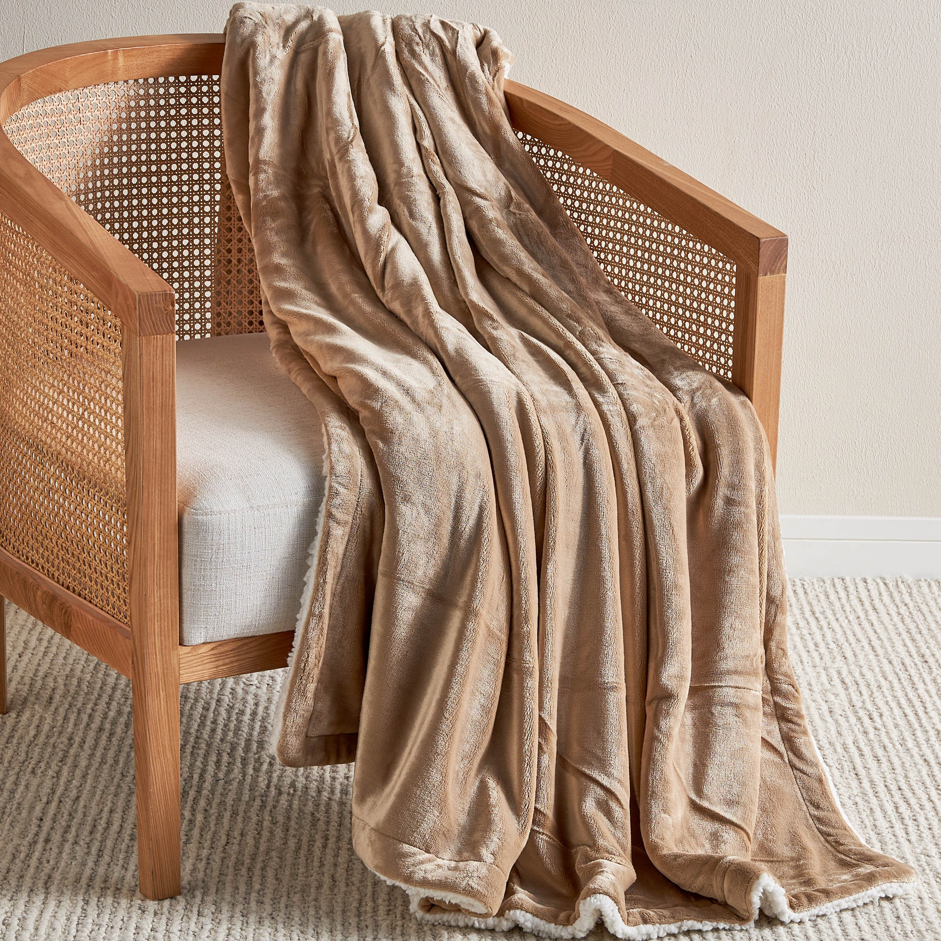 Cloud Cozy Luxury Plush Blanket - 150x200 cm-household-cushionsandthrows-throwsandblankets-blankets-image-1