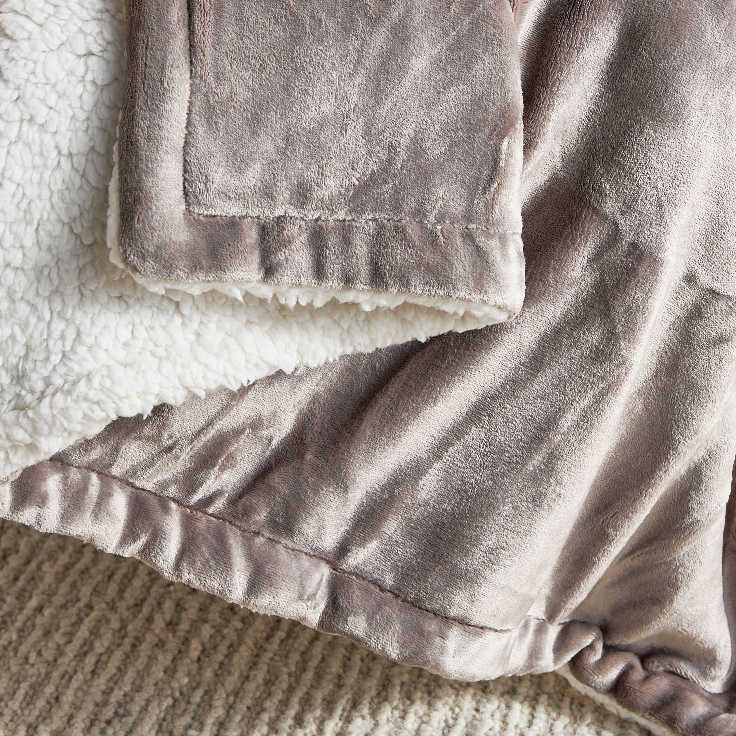 Cloud Cozy Luxury Plush Blanket - 150x200 cm-household-cushionsandthrows-throwsandblankets-blankets-image-2