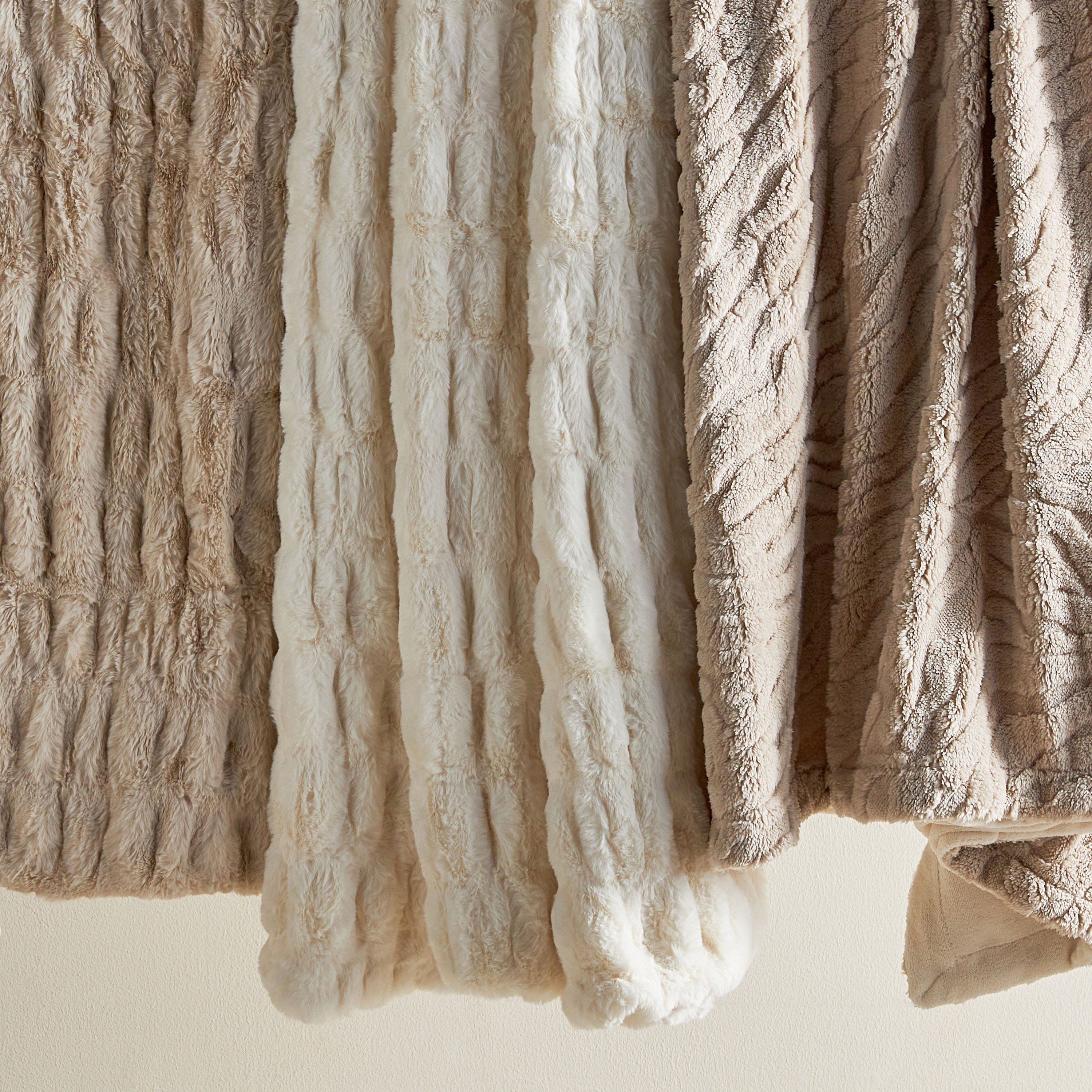 Craster Rabbit Fur Mink Blanket - 200x240 cm-household-cushionsandthrows-throwsandblankets-blankets-image-3