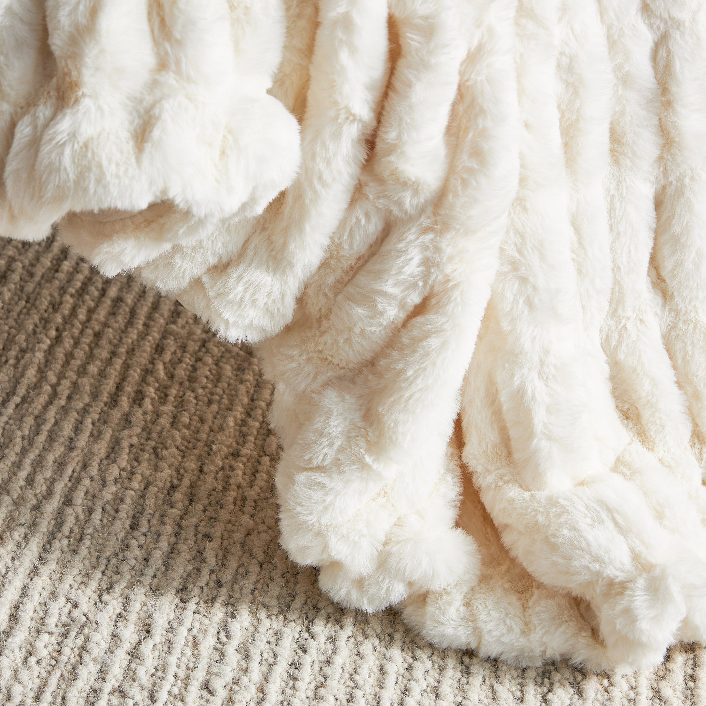 بطانية فرو أرنب - كراستر - 150x200 سم-household-cushionsandthrows-throwsandblankets-blankets-image-5