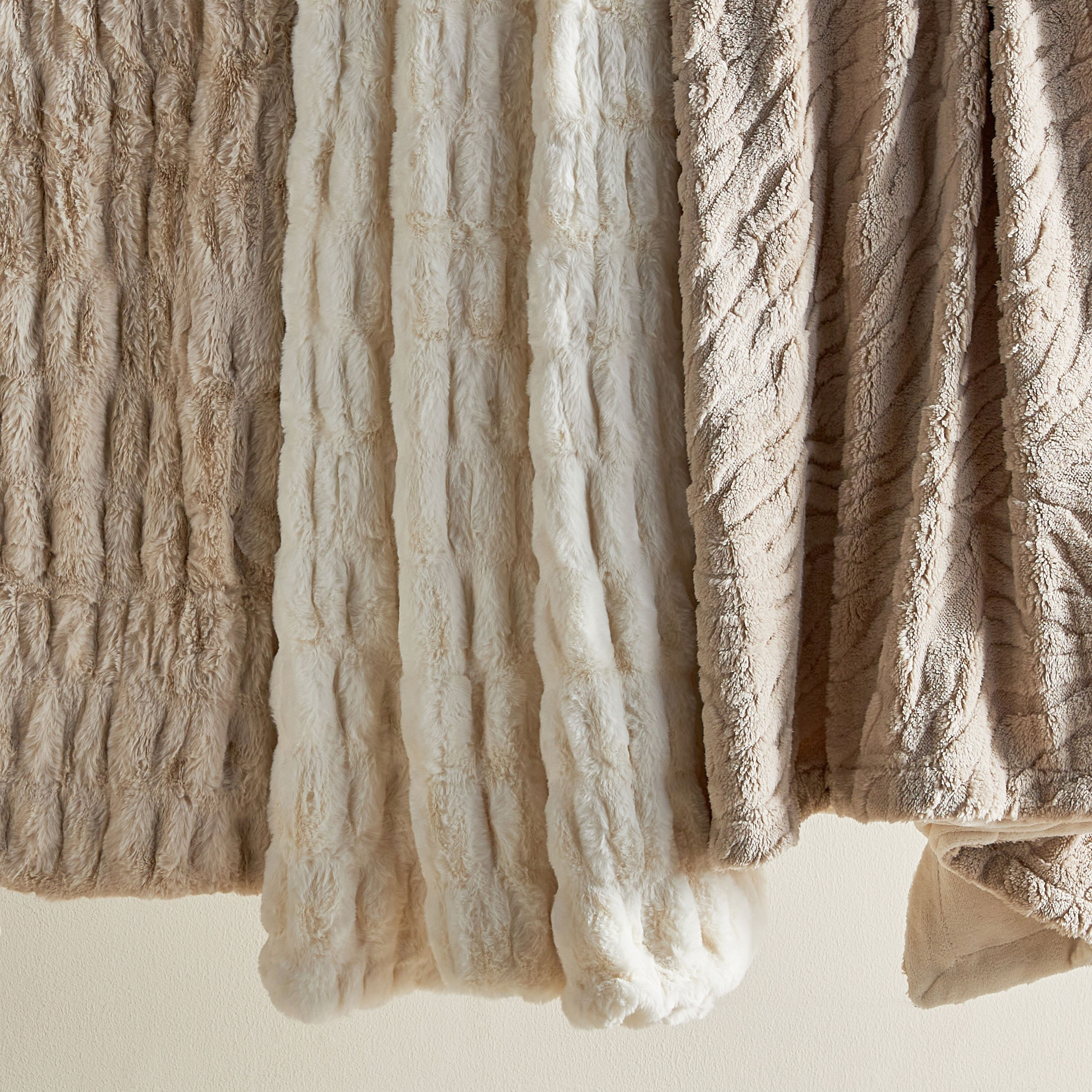 Craster Rabbit Fur Mink Blanket - 150x200 cm-household-cushionsandthrows-throwsandblankets-blankets-image-3