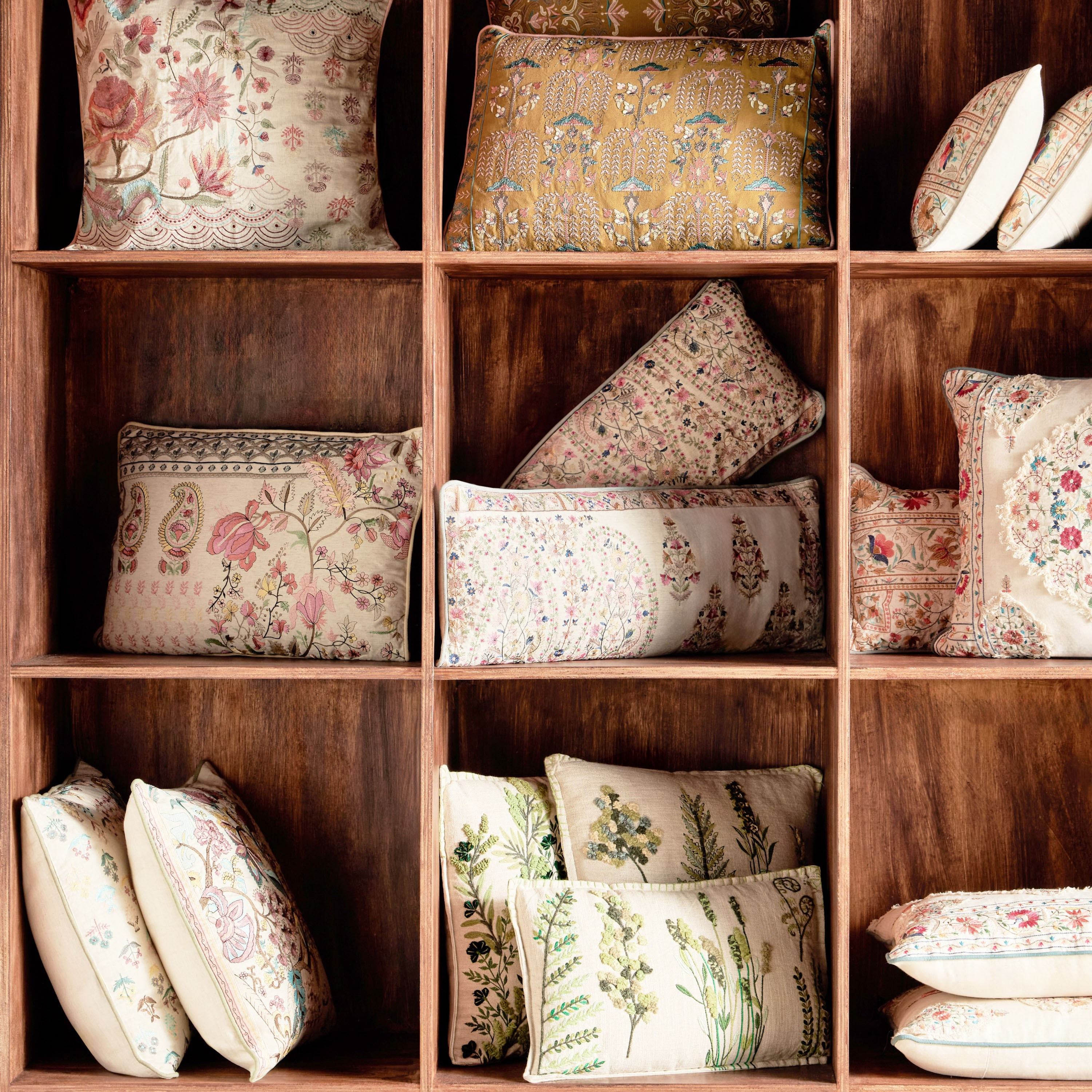 Jamawar Palla Embroidered Filled Cushion - 40x60 cm-household-cushionsandthrows-filledcushions-decorativecushions-image-4