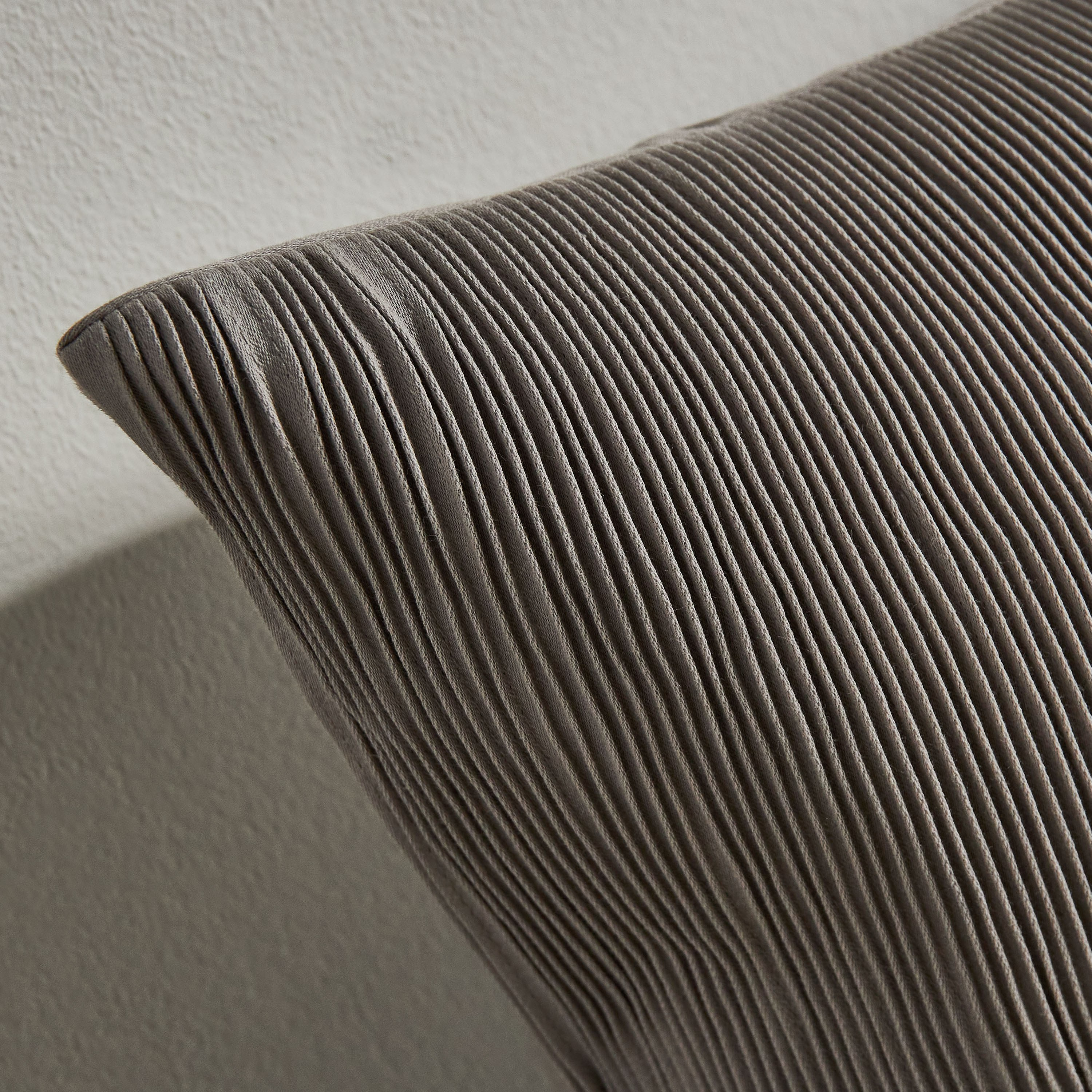 غطاء وسادة ساتان بطيات - بيورتي- 50x50 سم-household-cushionsandthrows-cushioncovers-image-6