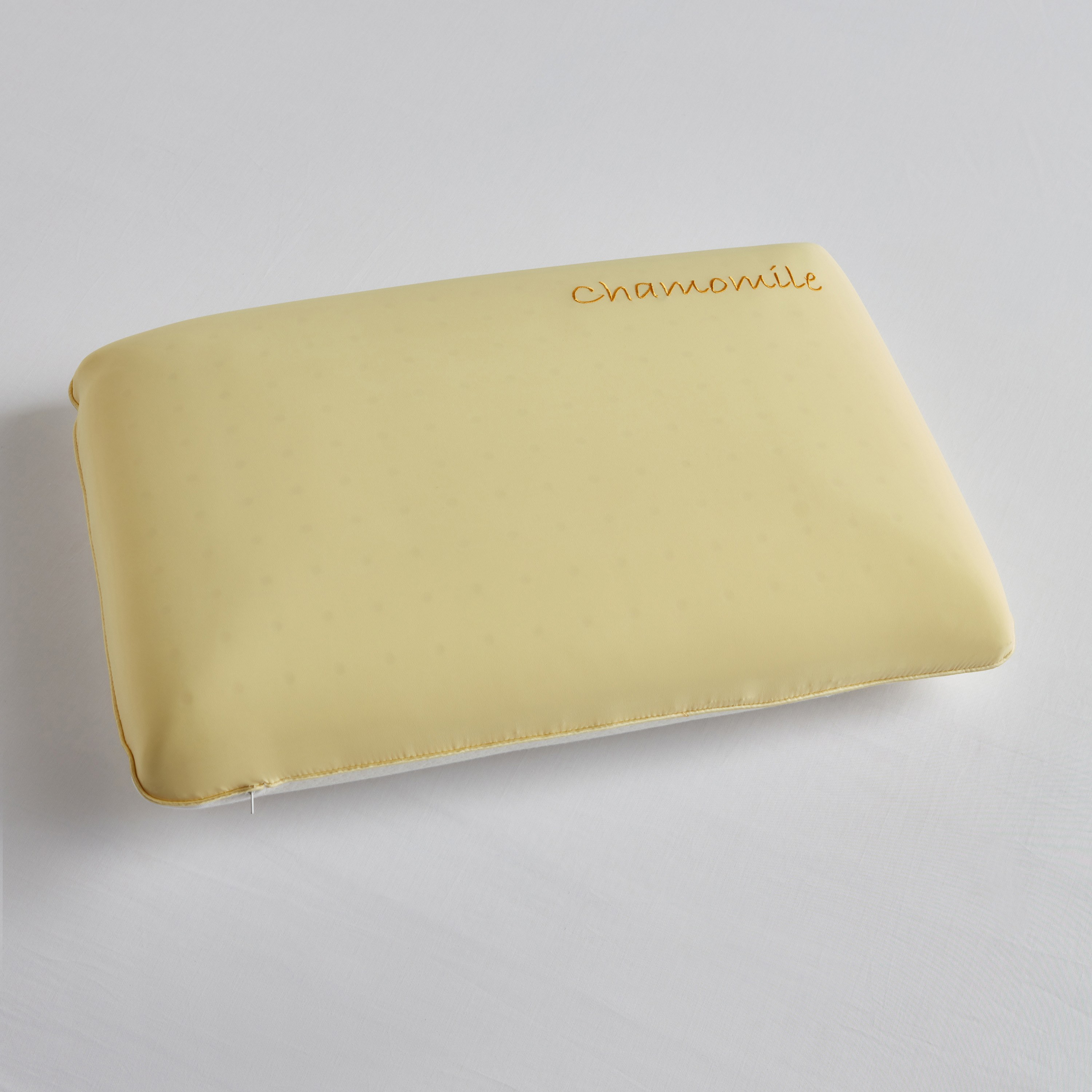 Isotonic memory outlet foam pillow