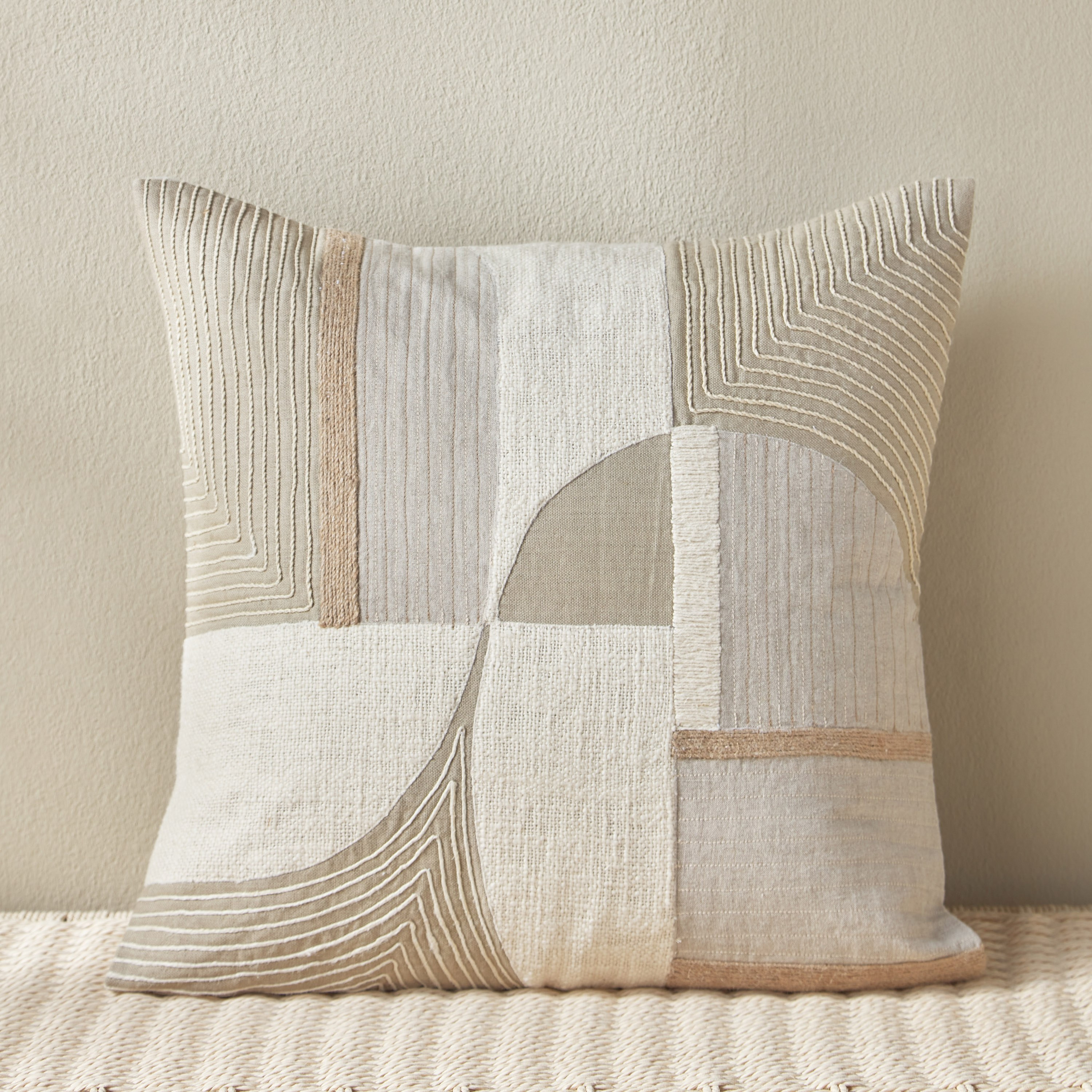 وسادة محشوة مطرّزة - ميراي - 50x50 سم-household-cushionsandthrows-filledcushions-decorativecushions-image-1