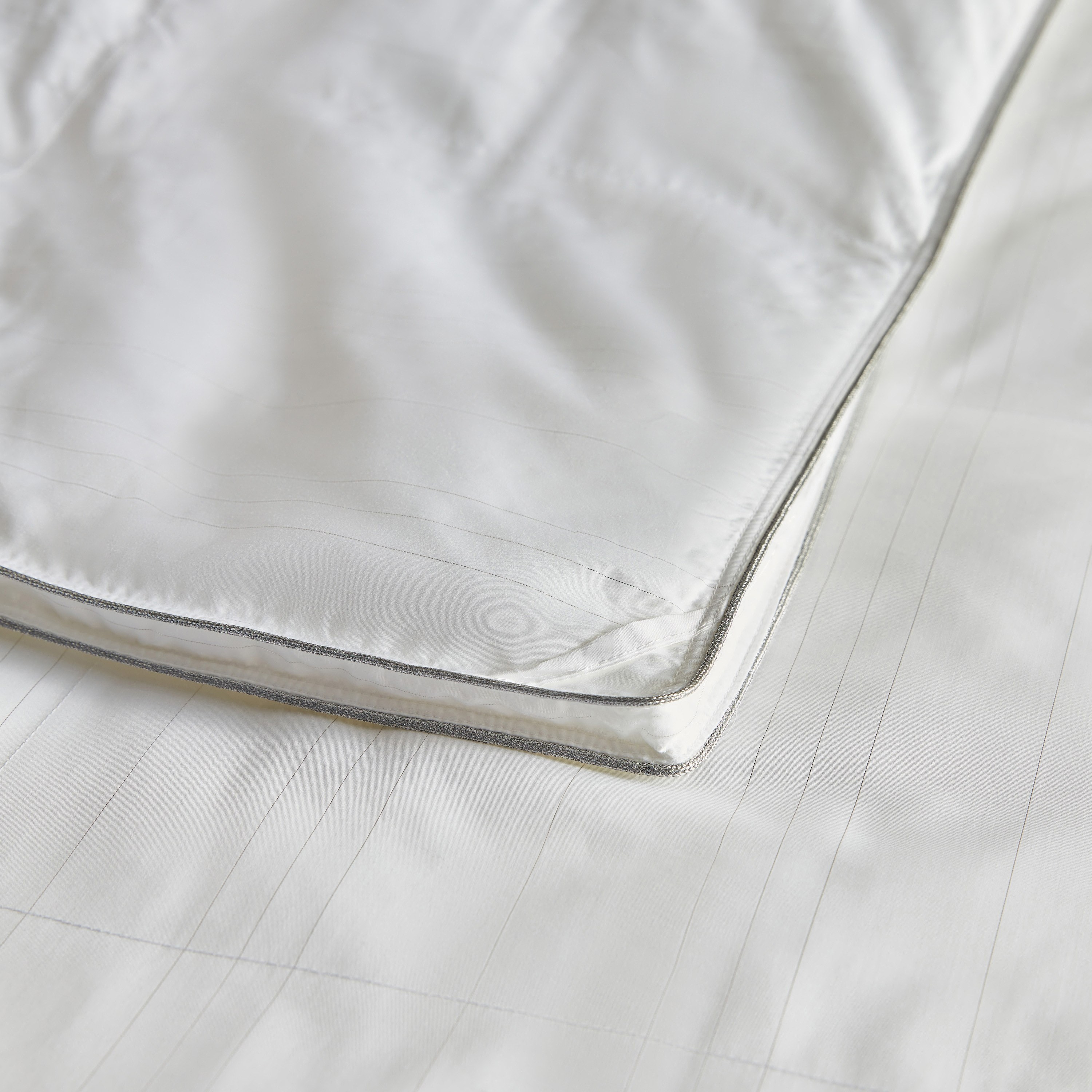 Argent Silver Ion Down Alternative Mid Warm Full Duvet - 160x200 cm-household-bedding-duvetandcovers-duvets-image-3
