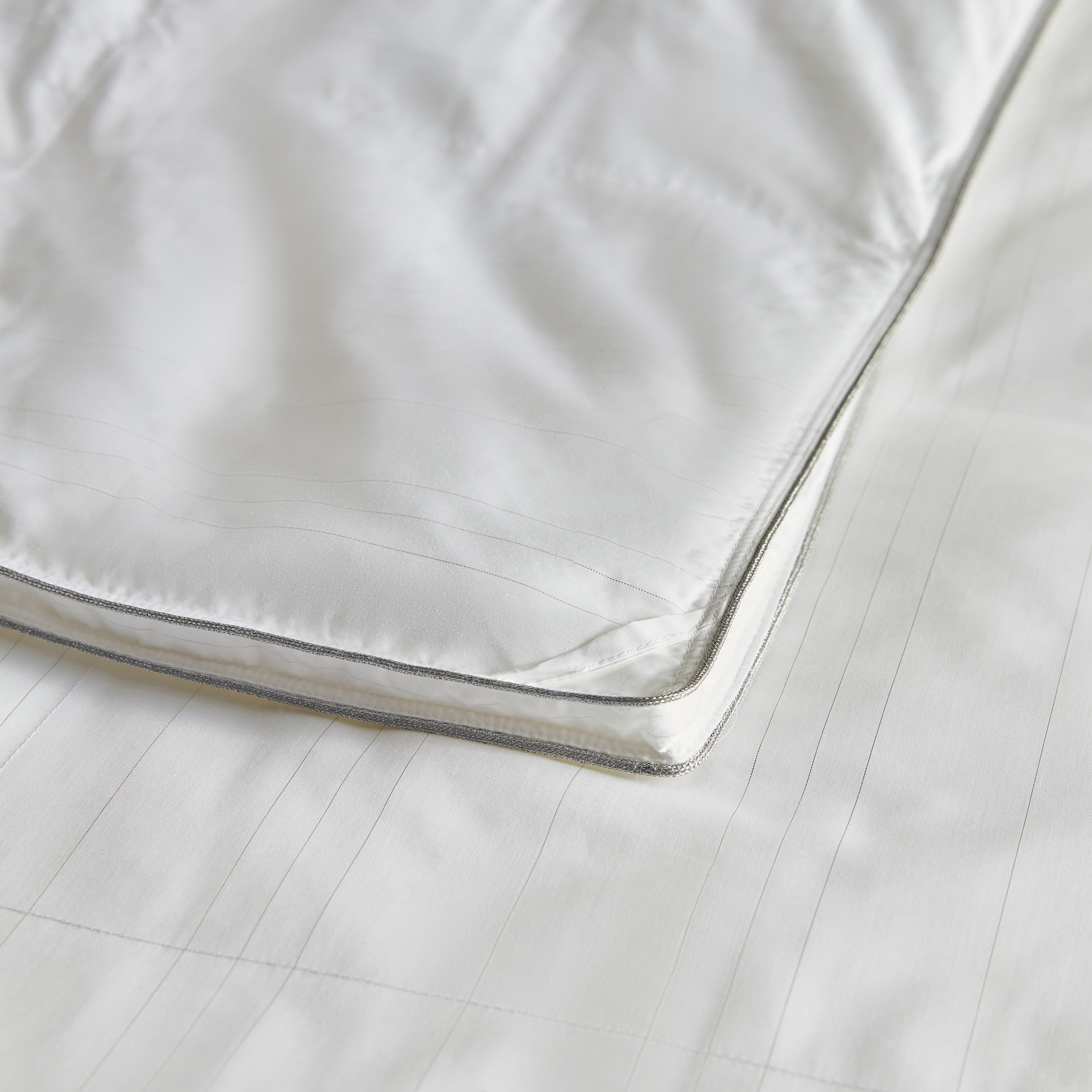 Argent Silver Ion Down Alternative Mid Warm Queen Duvet - 200x200 cm-household-bedding-duvetandcovers-duvets-image-3