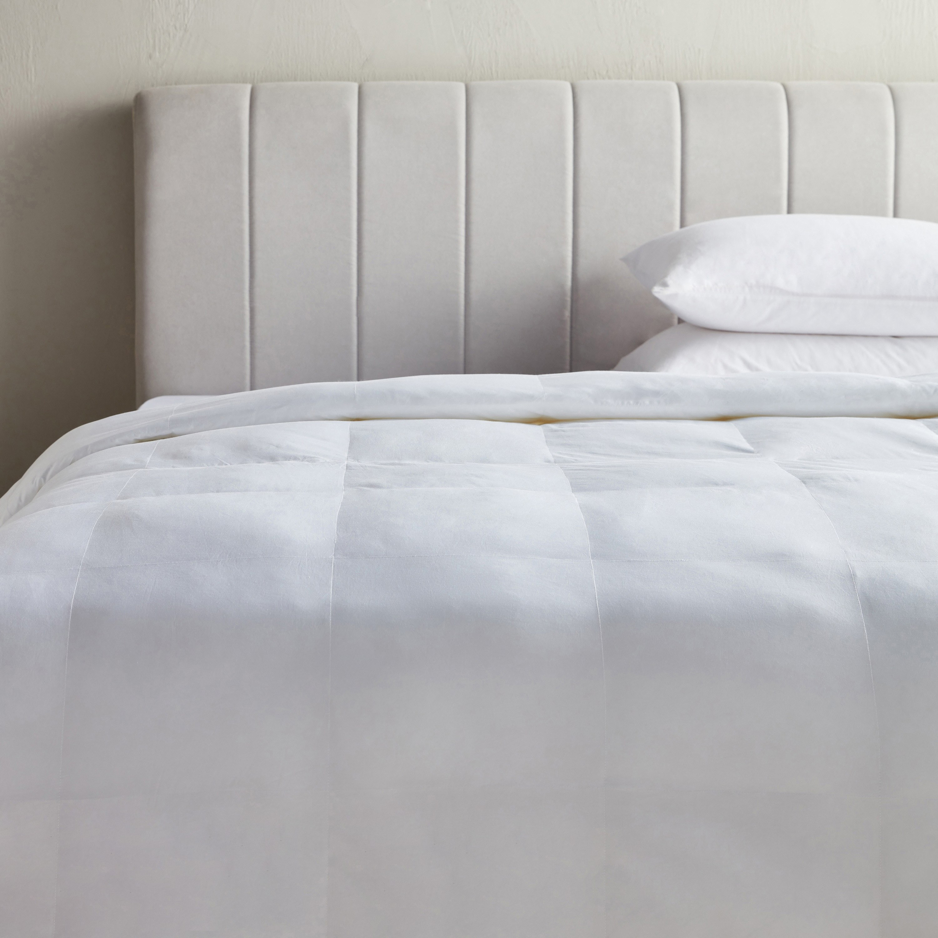 Neru Down Alternative Mid Warm Super King Duvet - 260x220 cm-household-bedding-duvetandcovers-duvets-image-1