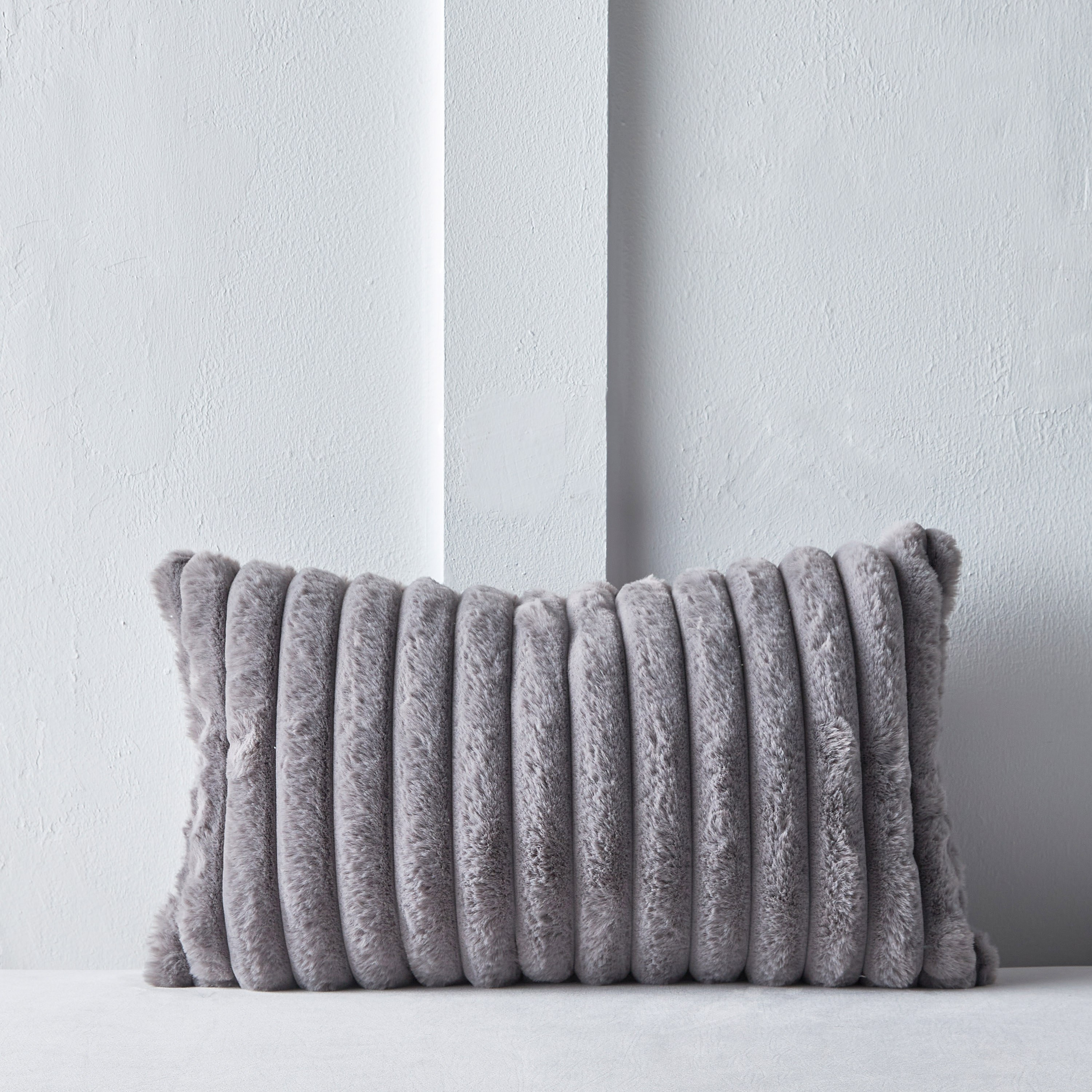 وسادة محشوة منسوجة مخططة - كاريرا - 30x50 سم-household-cushionsandthrows-filledcushions-decorativecushions-image-1