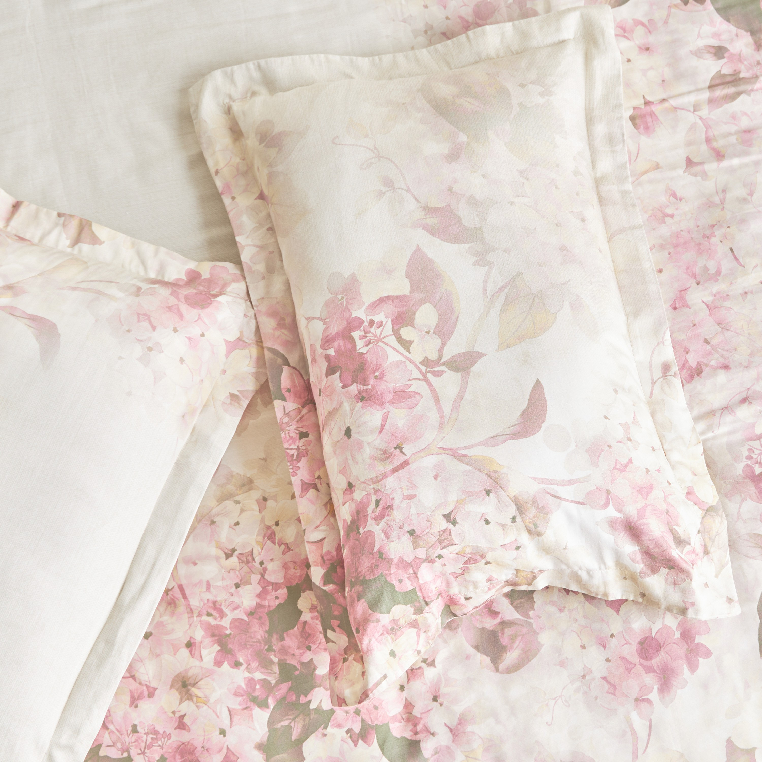 Breezia Wildrose Vivid Cotton Printed 210 Thread Count 3-Piece Queen Comforter Set - 200x240 cm-household-bedding-comfortersandbedspreads-comforters-image-3