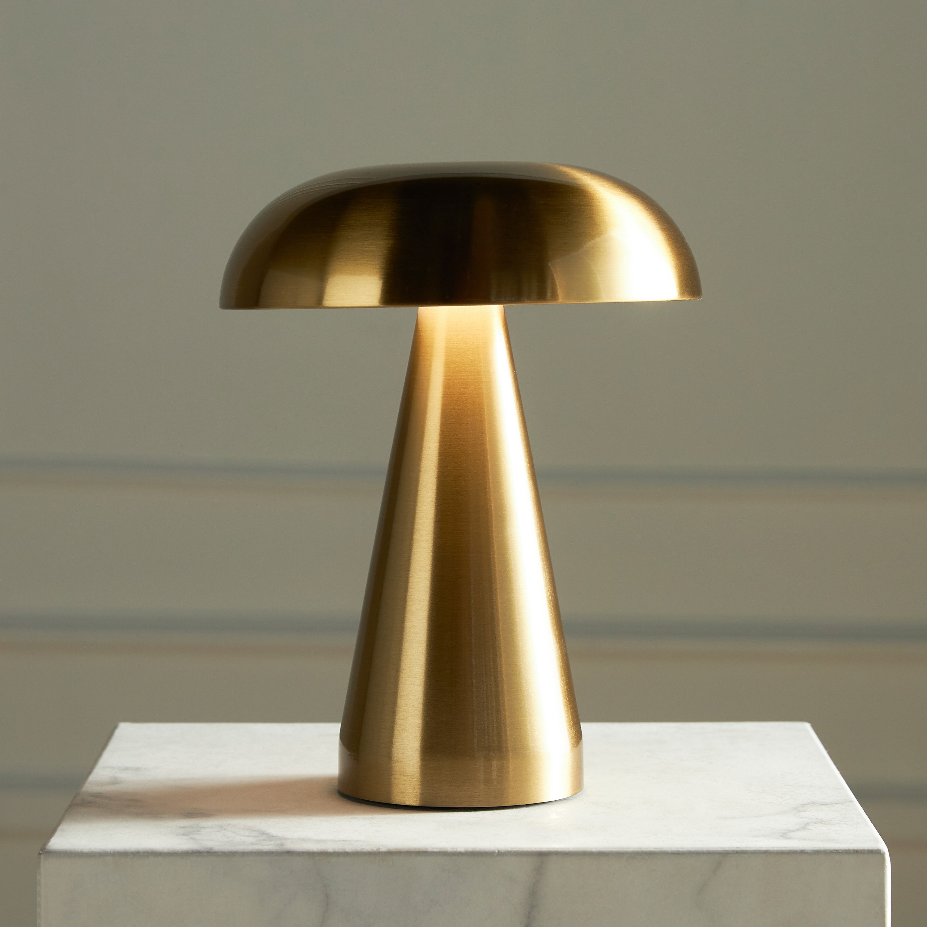 Anu Metal Touch Table Lamp with USB - 21 cm-household-lighting-tableanddesklamps-image-2