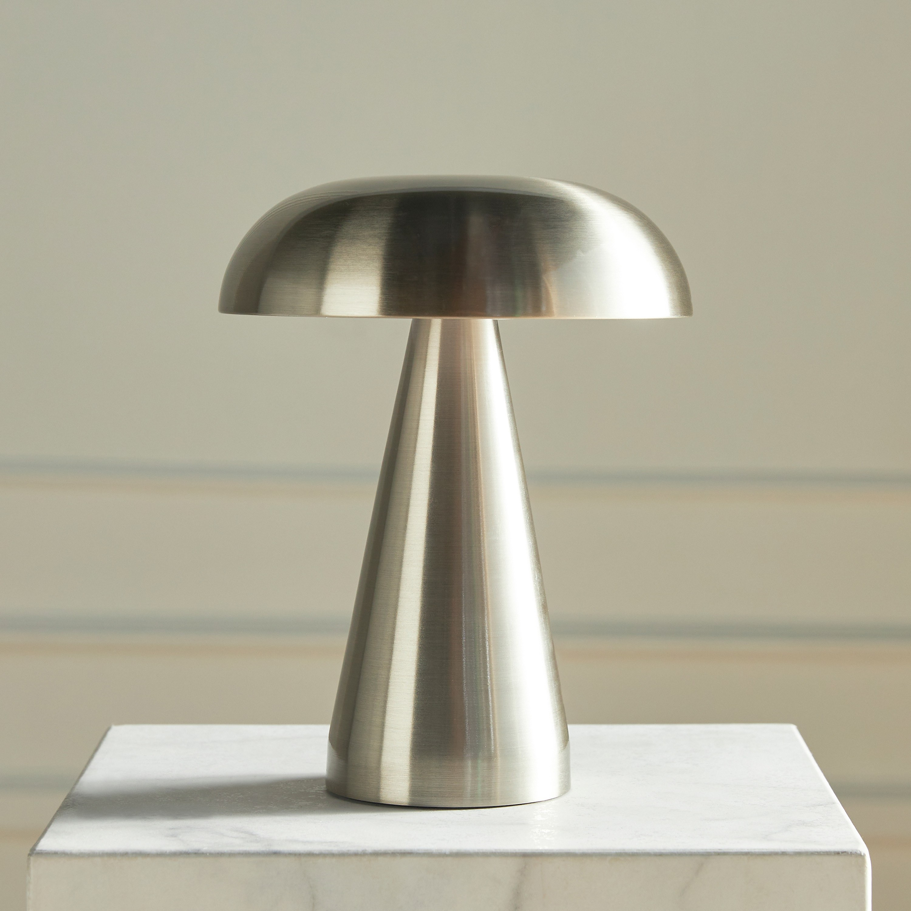 Anu Metal Touch Table Lamp with USB - 21 cm-household-lighting-tableanddesklamps-image-2