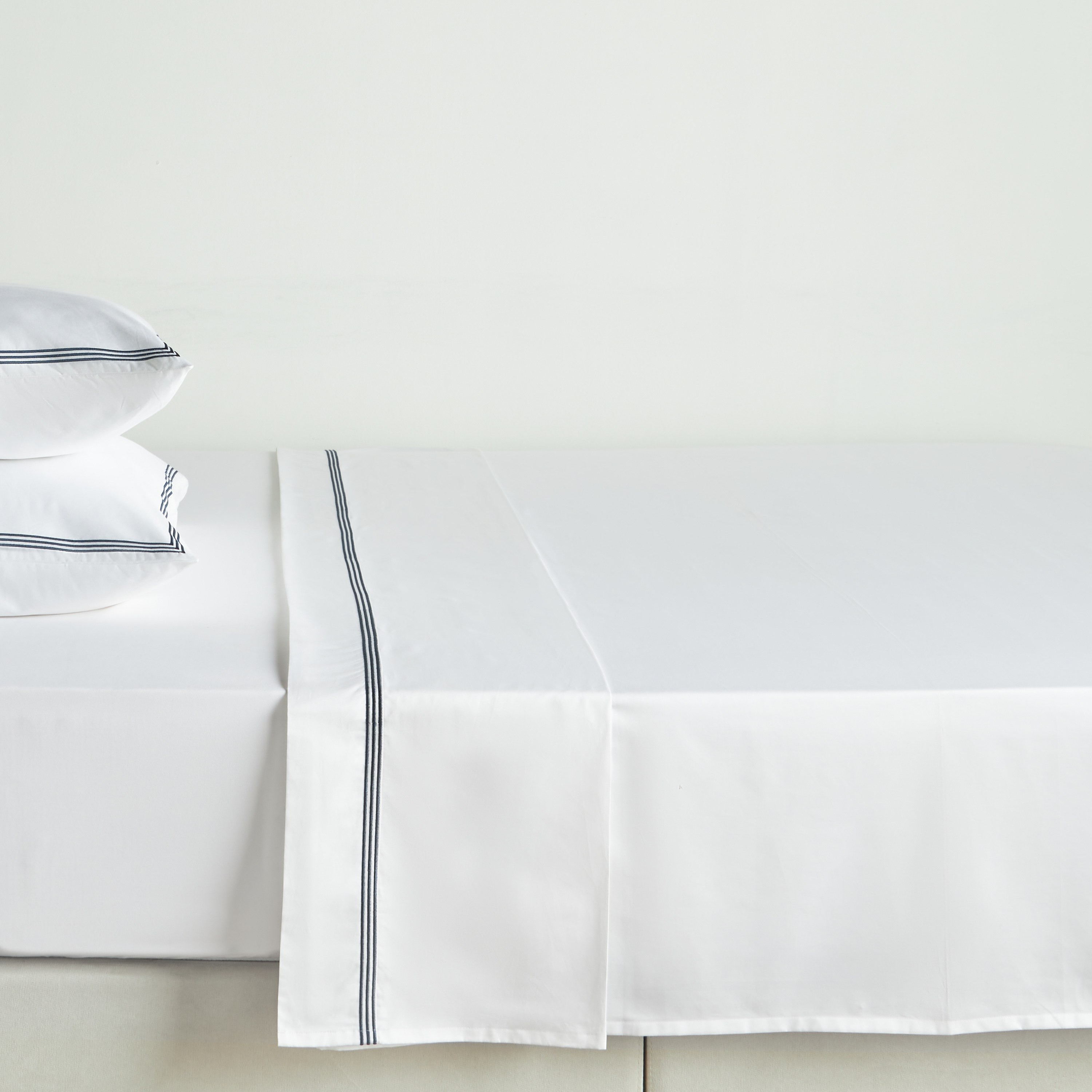 شرشف مسطح سوبر كينج منسوج 600 خيط ساتن من القطن المصري - 260x270 سم-household-bedding-sheetsandpillowcases-flatsheets-image-1