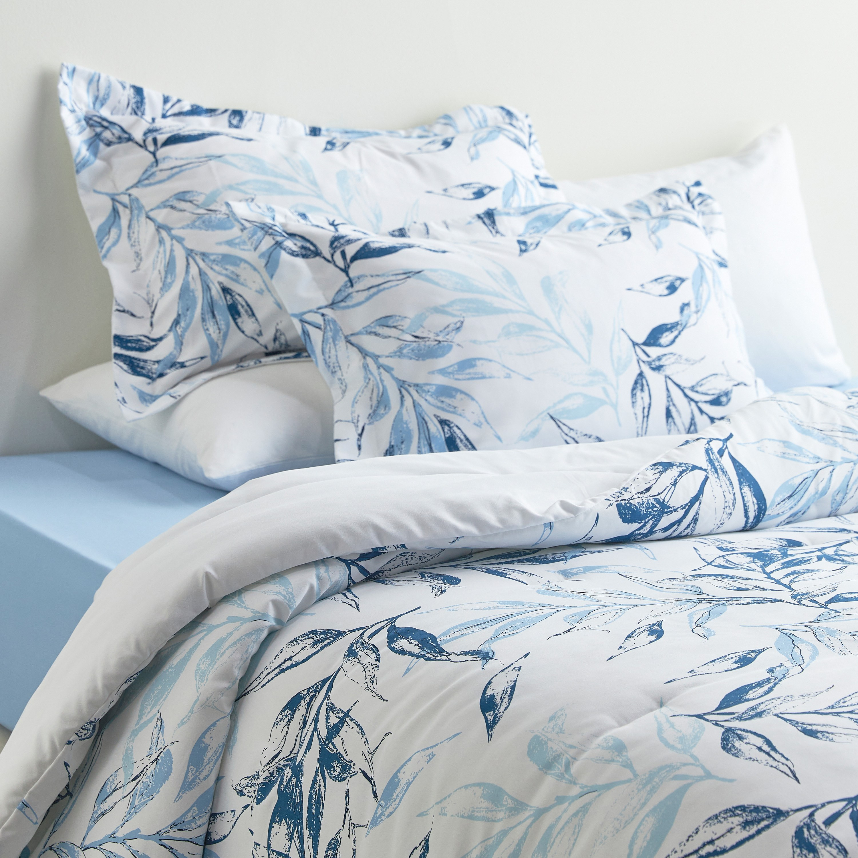 Shop Caleb Botanical Print 4-Piece Full Comforter and Sheet Set ...