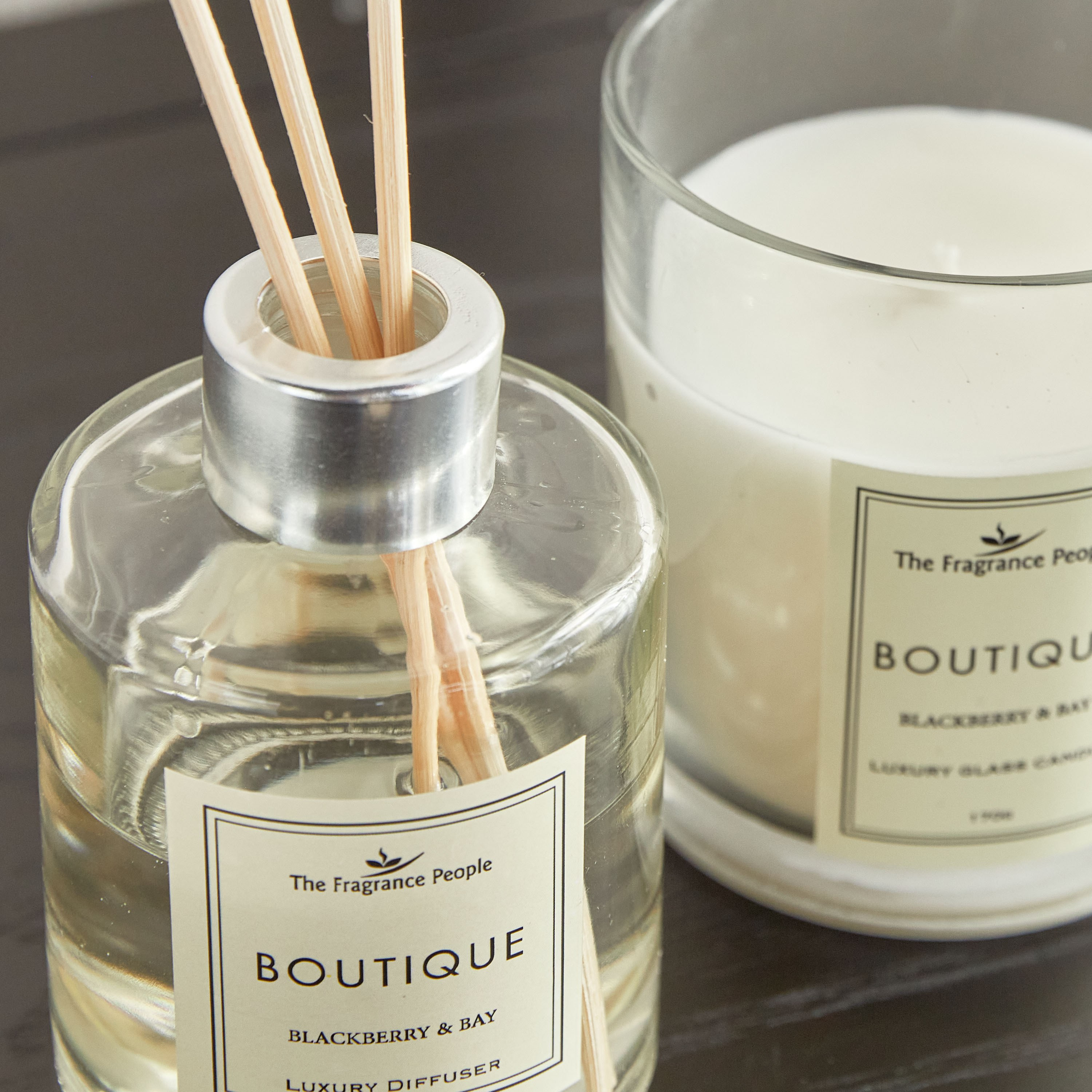 طقم هدايا جرة شموع وموّزع عطور بلاك بيري آند باي - بوتيك-household-homefragrance-fragrancegiftset-image-2