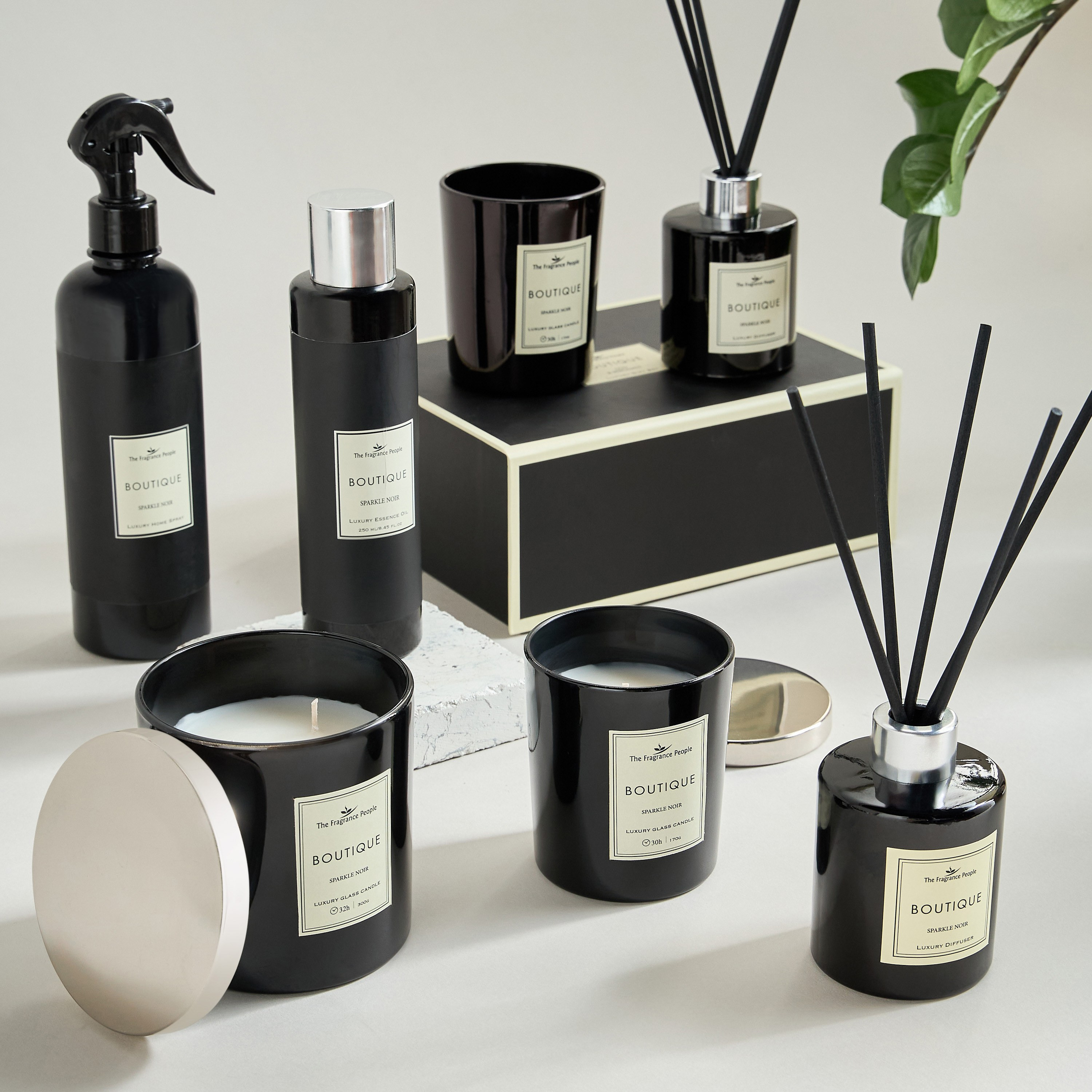 Boutique Sparkle Noir Scented Jar Candle - 30 h-household-homefragrance-candles-image-3