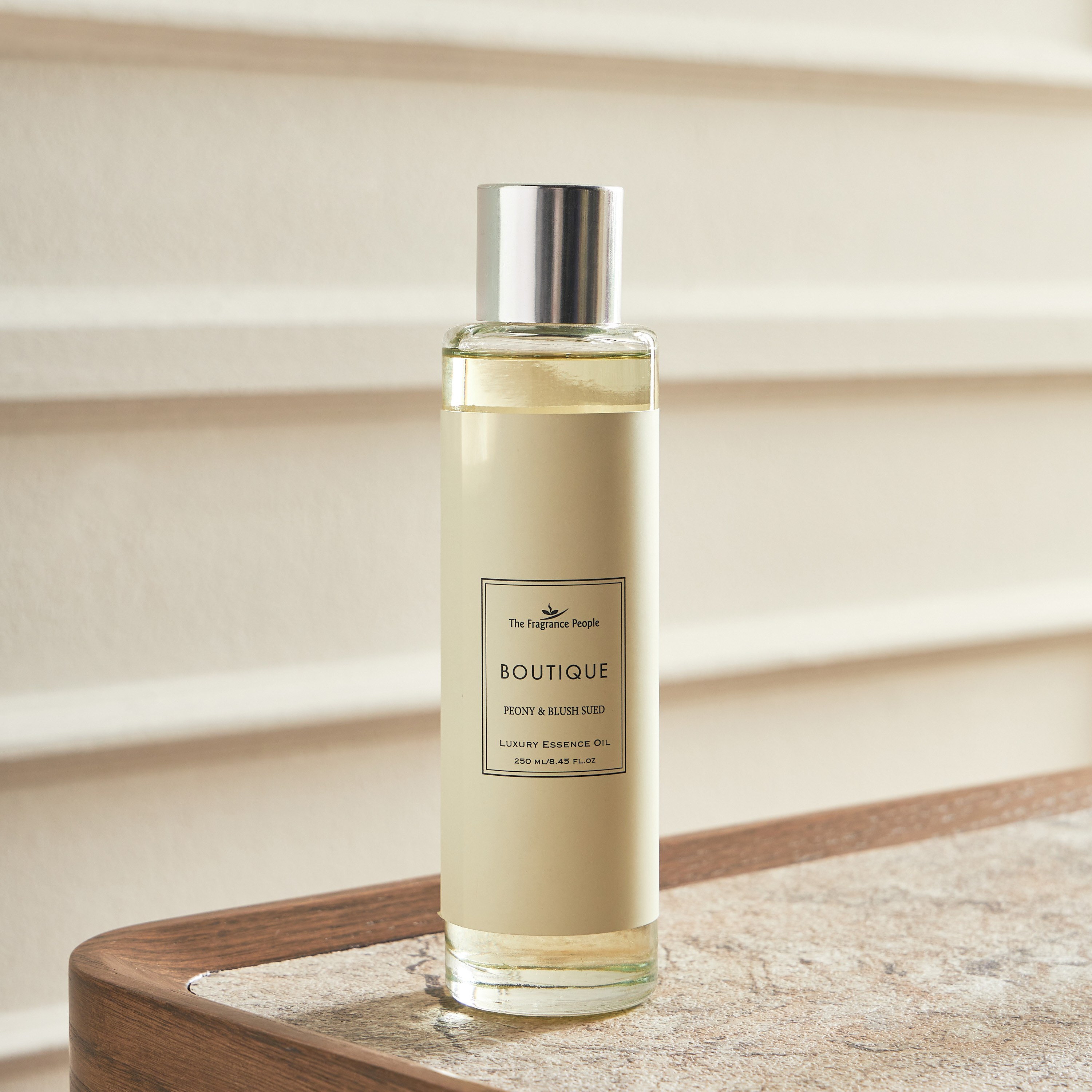 زيت عطري برائحة الفاونيا وجلد الغزال - بوتيك - 250 مل-household-homefragrance-fragranceoilsandessence-image-1
