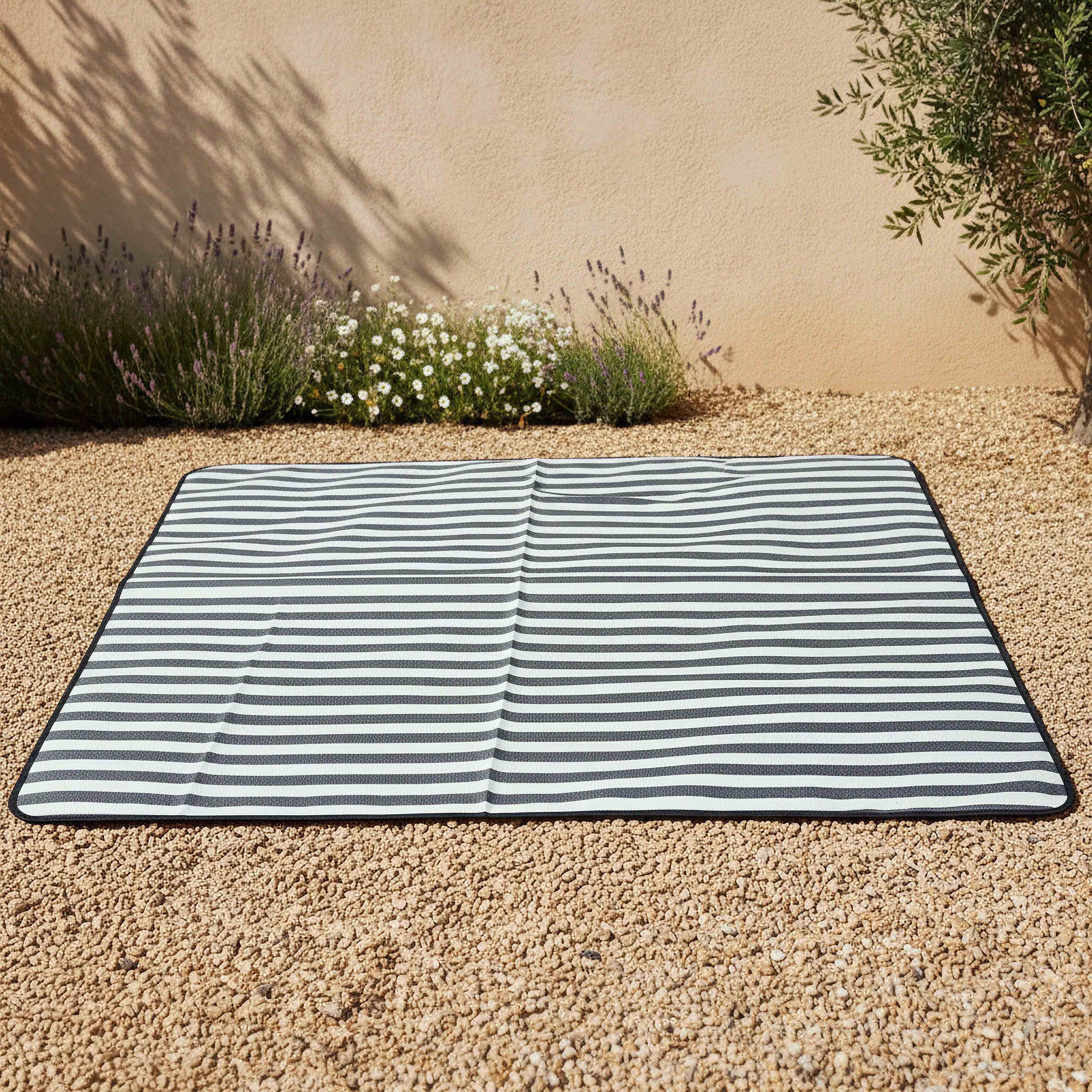 Sandy Outdoor Waterproof Picnic Mat - 150x200 cm-household-gardenandoutdoor-outdoor-image-1